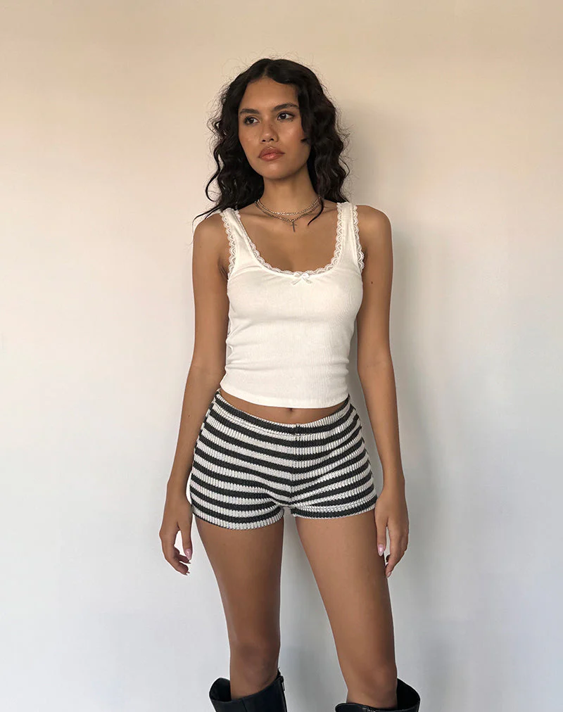 Nikaya Shorts aus gestreiftem Strick in Schwarz und Weiß - Image 5