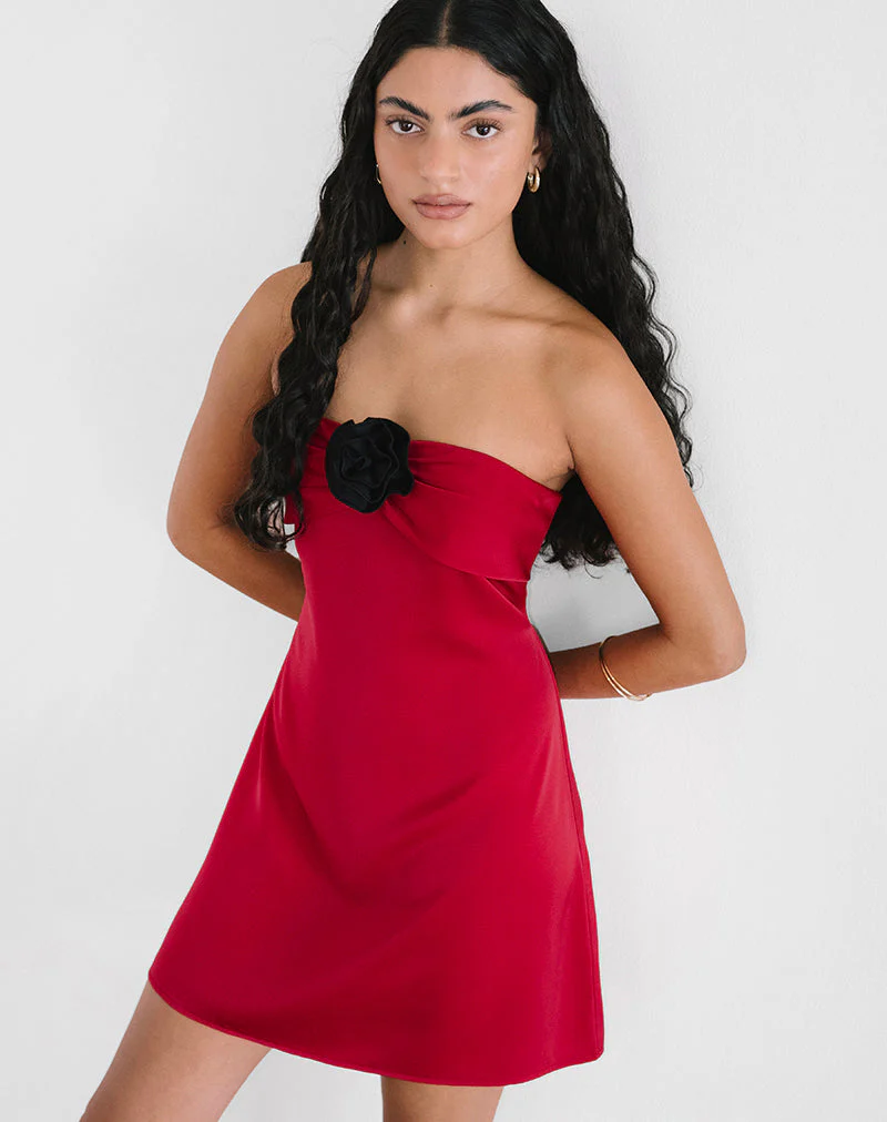 Ninivala Kleid in Rot mit schwarzer Rosette - Image 4