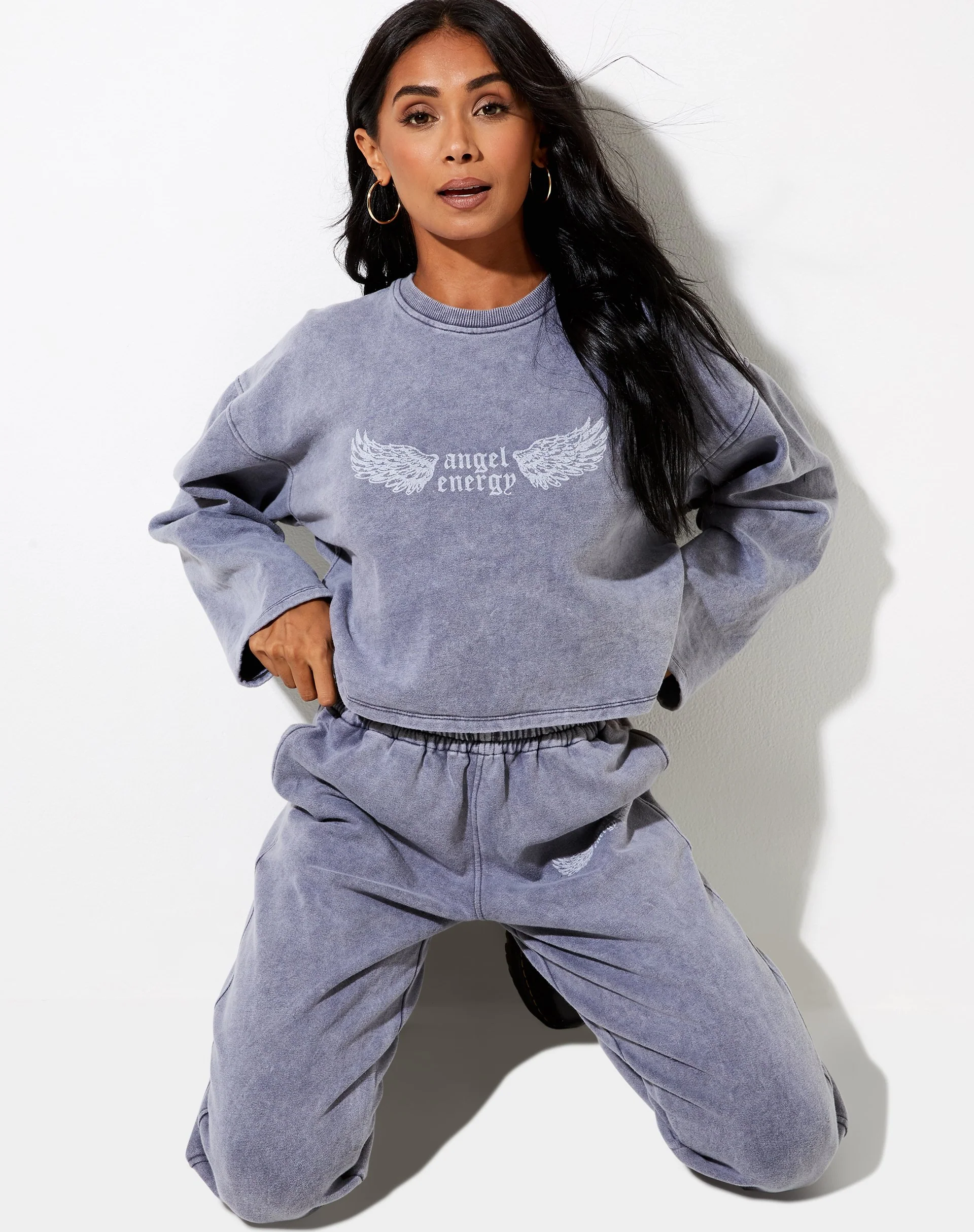 Niyo Sweatshirt in Charcoal Wash "Angel Energy" Flügel