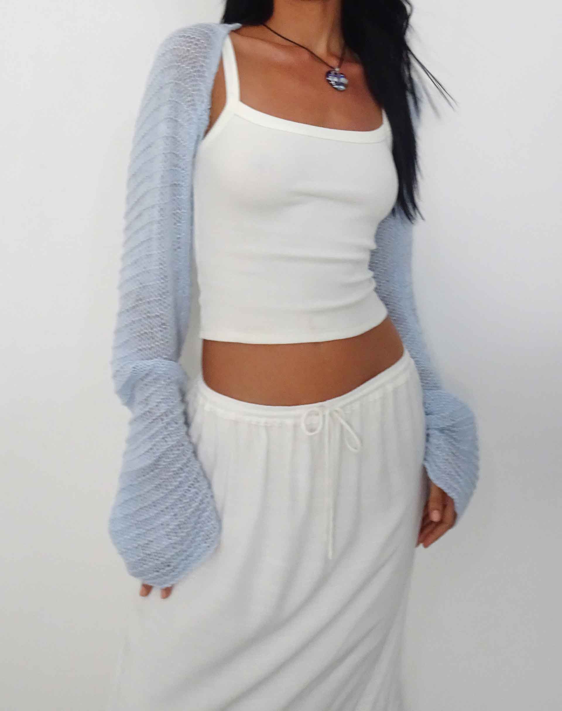 Nobila Shrug Top in Babyblau - Image 2