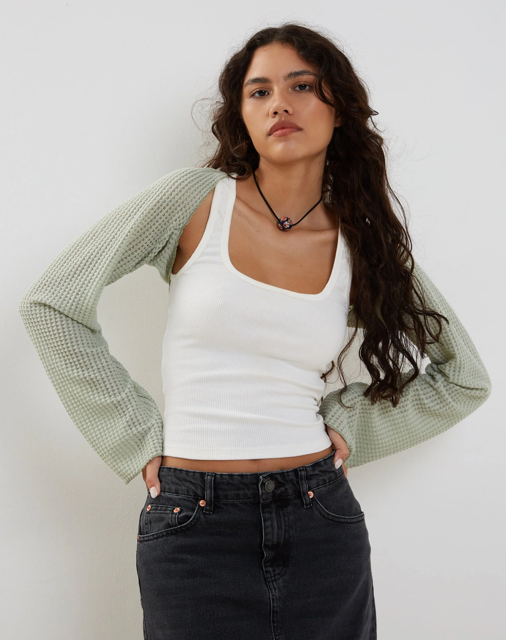 Nobila Shrug Top in Salbei Strukturierte Häkelarbeit - Image 4