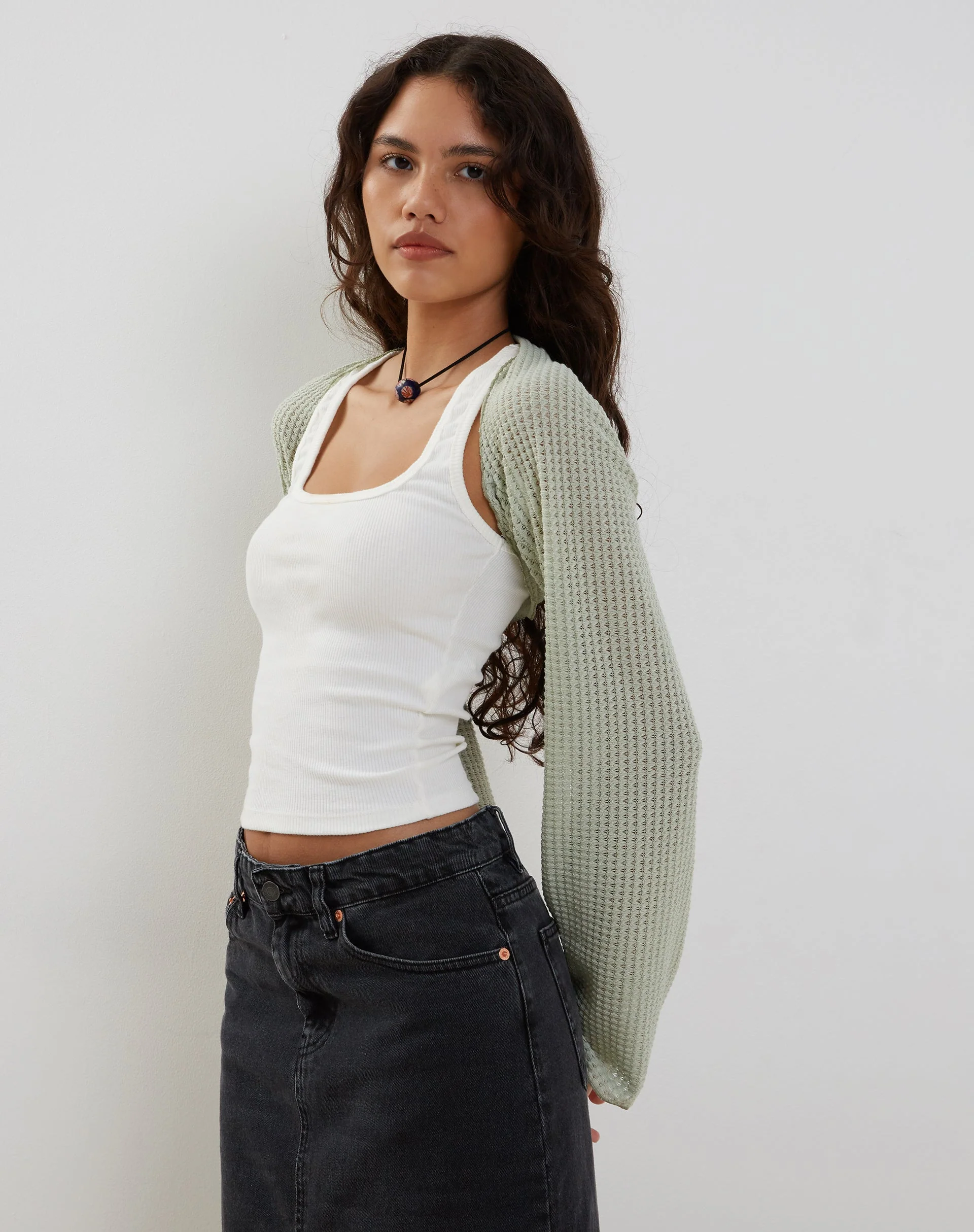 Nobila Shrug Top in Salbei Strukturierte Häkelarbeit - Image 5