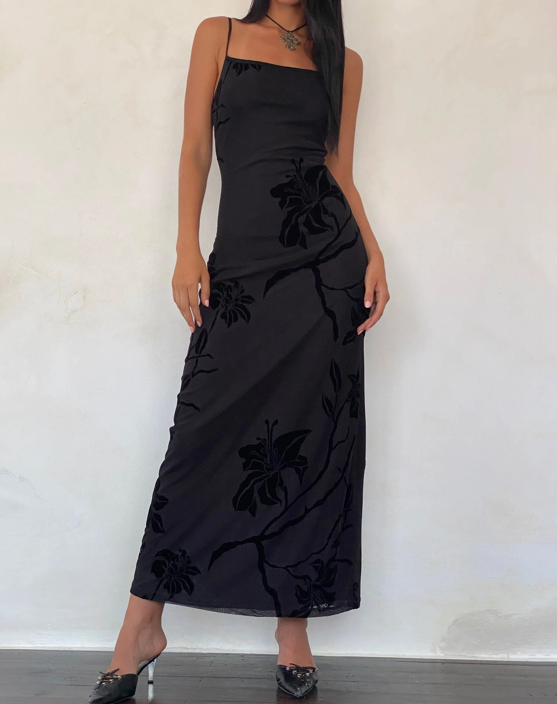 Nodu Maxikleid in Orchideenflocke Schwarz - Image 2