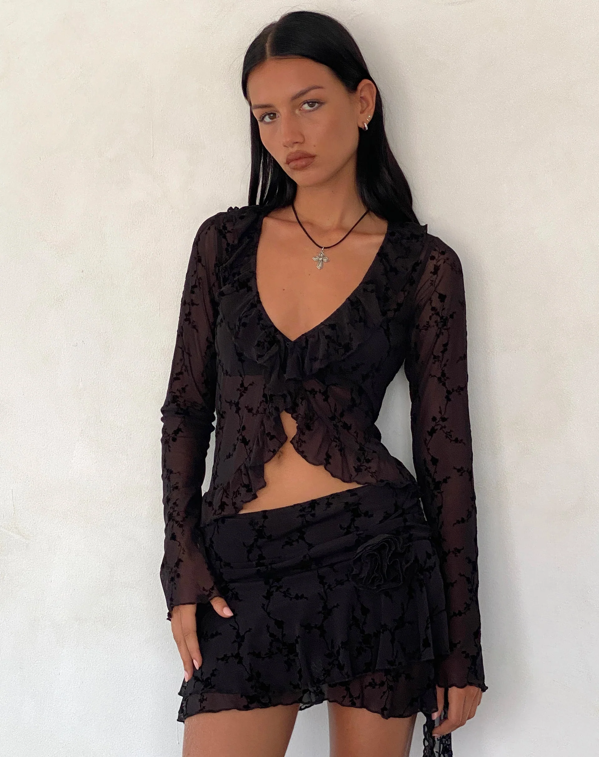 Noemi Strickjacke aus Mesh Vine Flower Schwarz