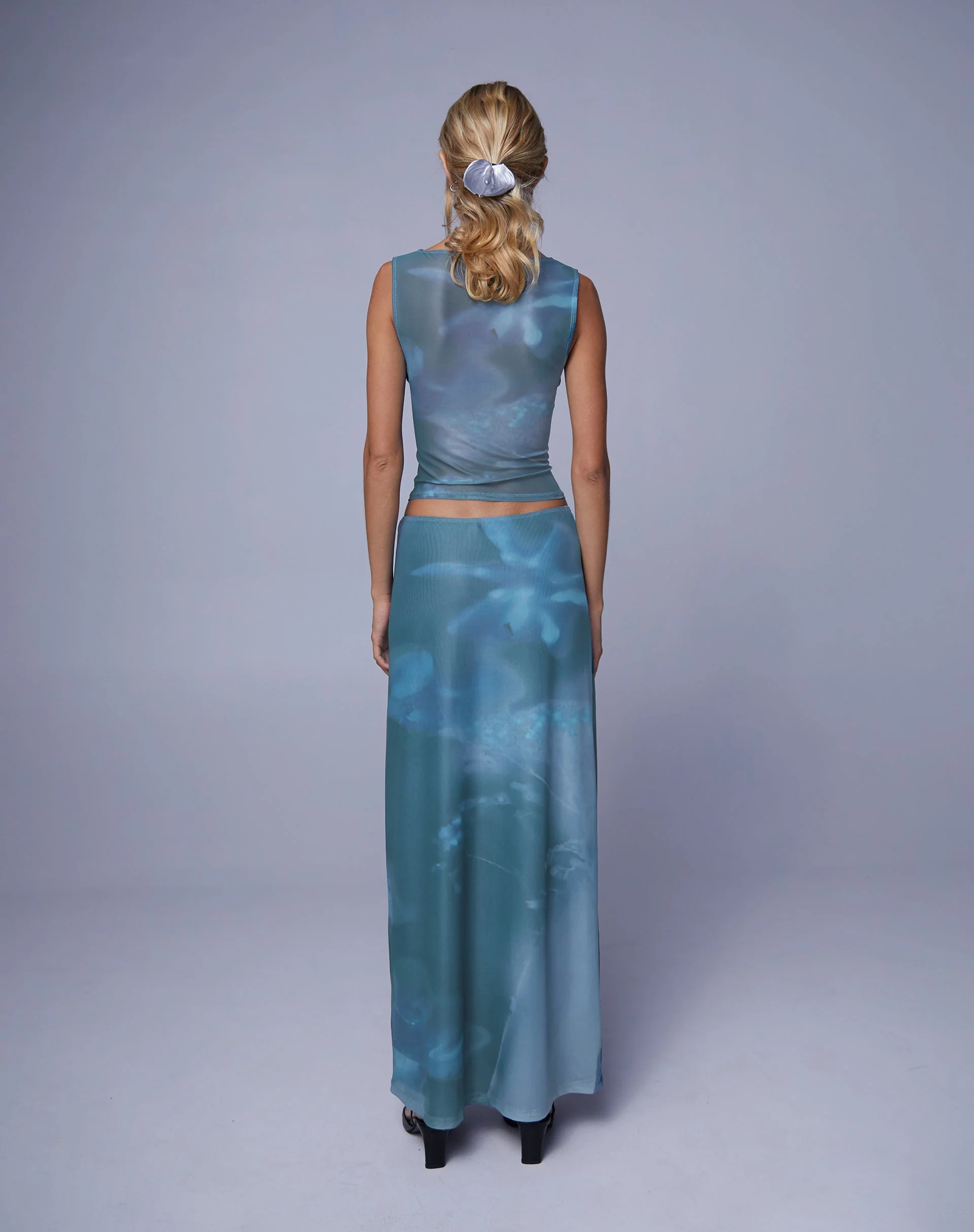 Nola Maxirock aus Lumen Floral Blau - Image 4