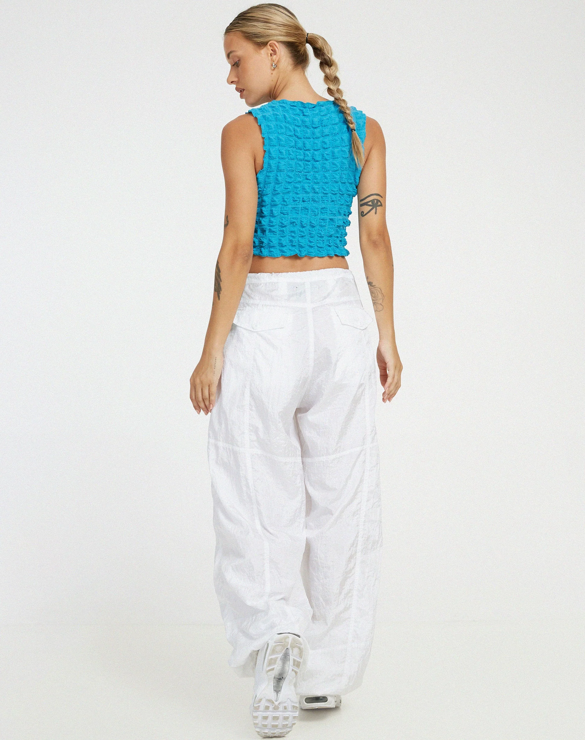 Nolan Crop Top in Blau - Image 4