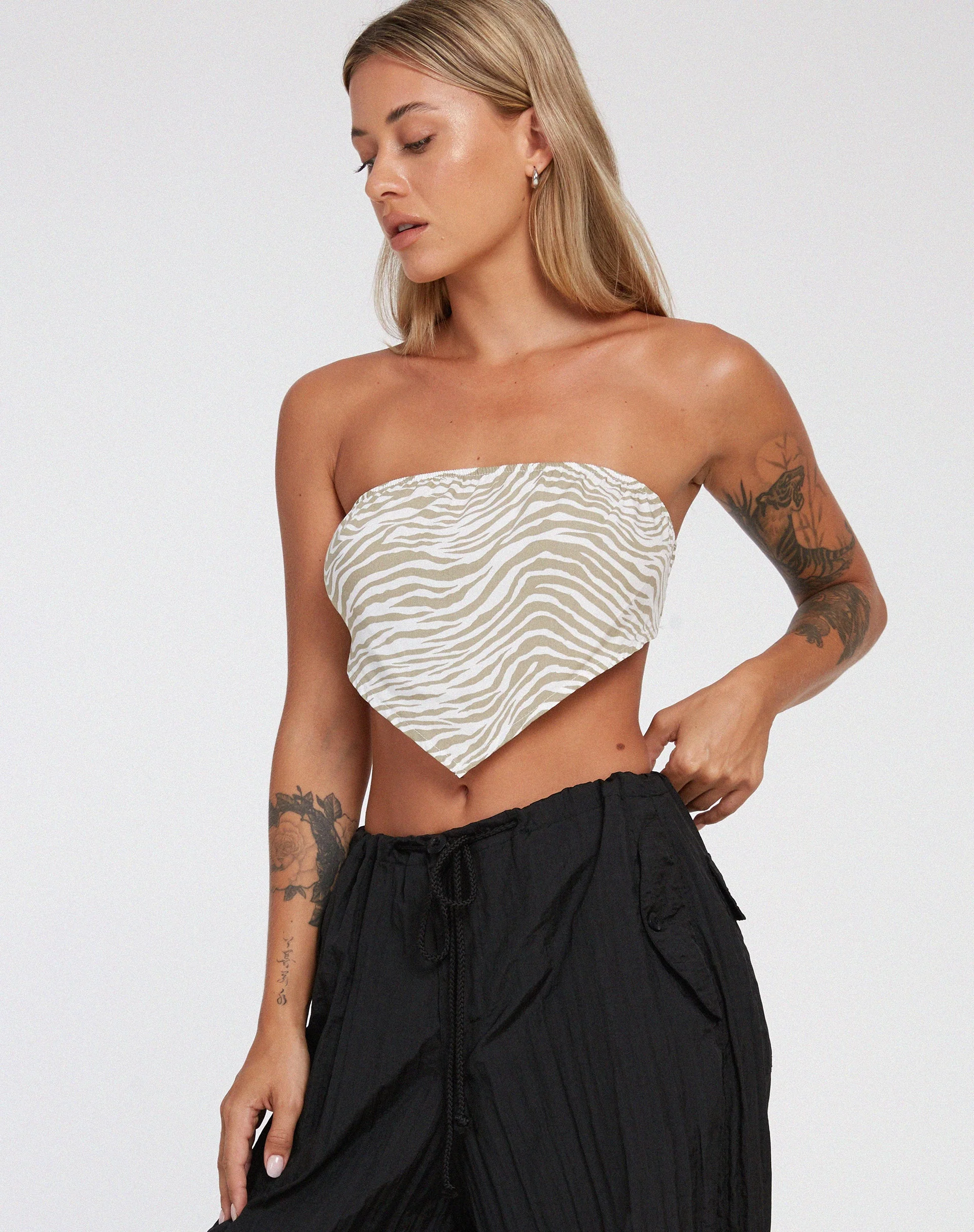 Nolda Crop Top in Zebra-Tönen - Image 4