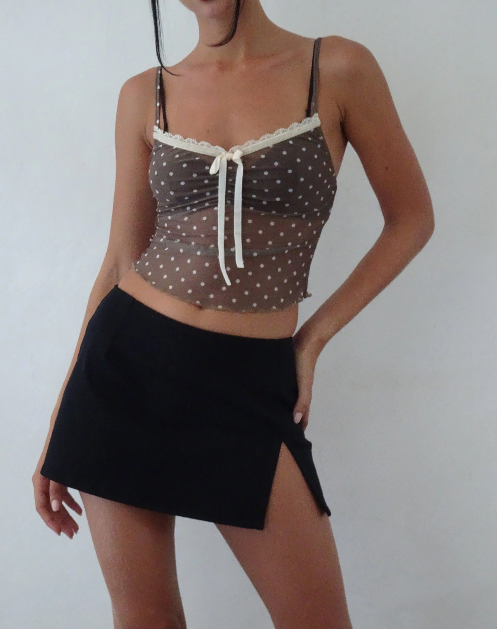 Norde Cami Top in Braun und Weiß Polka - Image 3