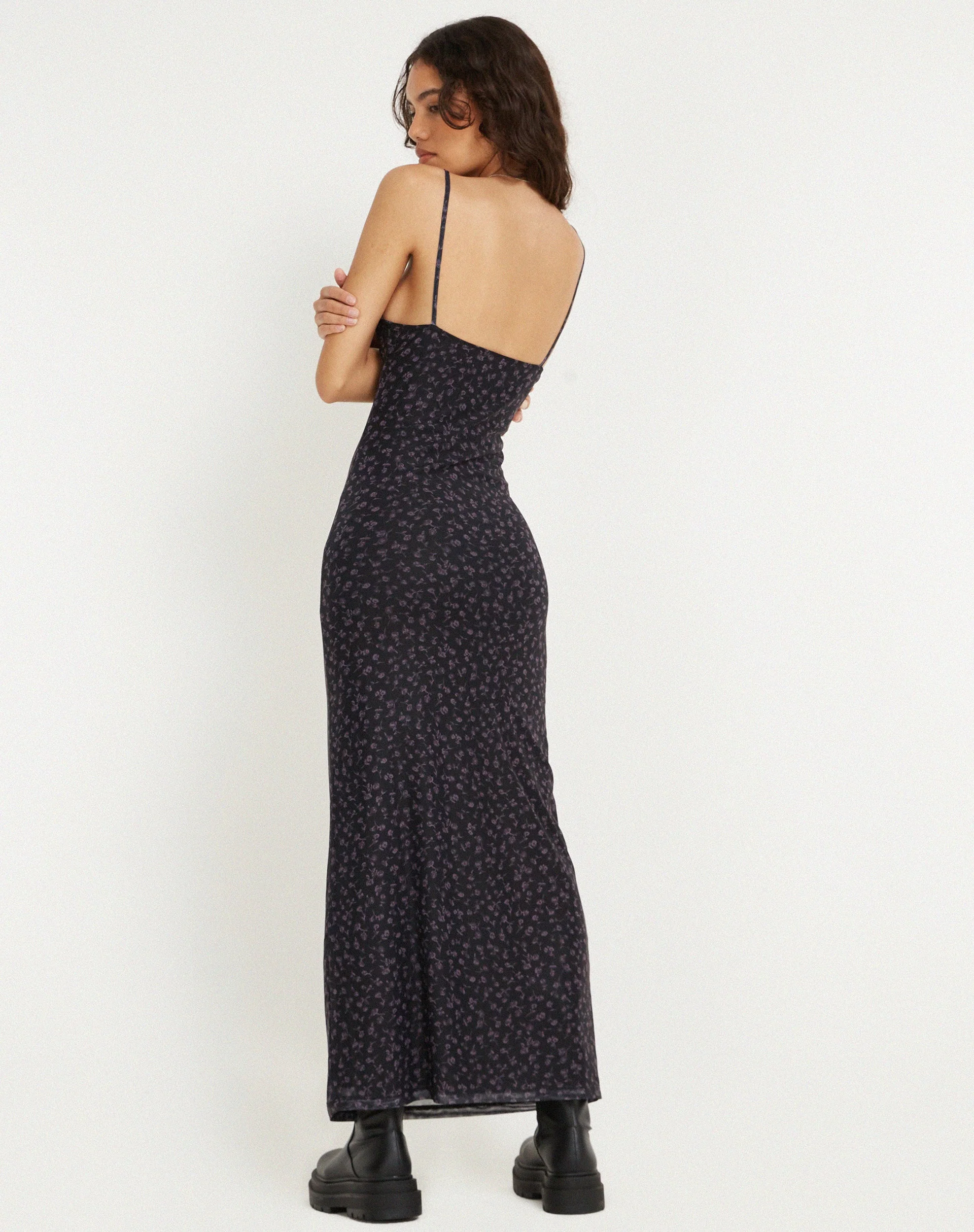 Norila Maxikleid in Dark Ditsy Rose Schwarz - Image 5