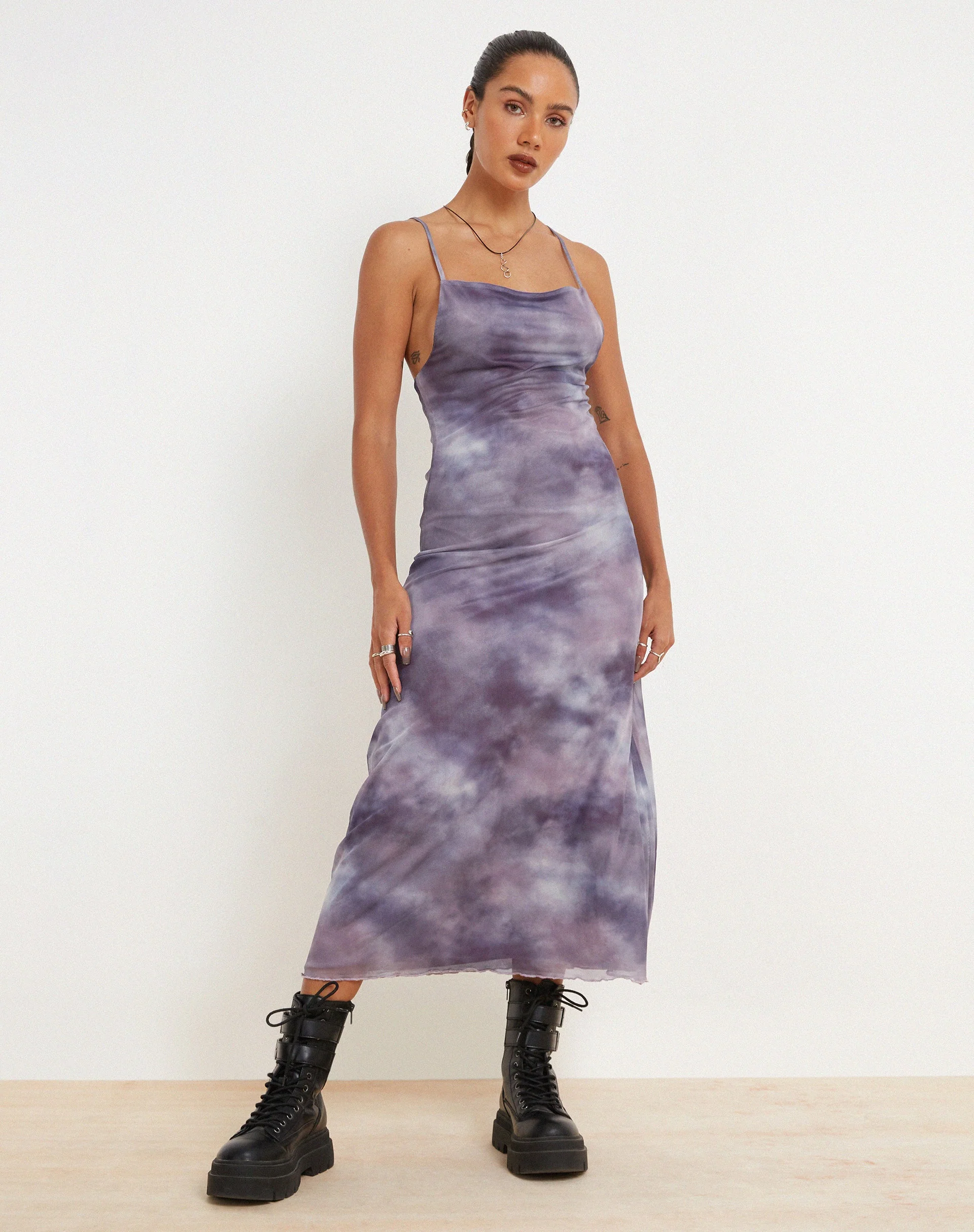 Norishi Bedrucktes Midikleid aus Mesh in Smokey Gradients Violett
