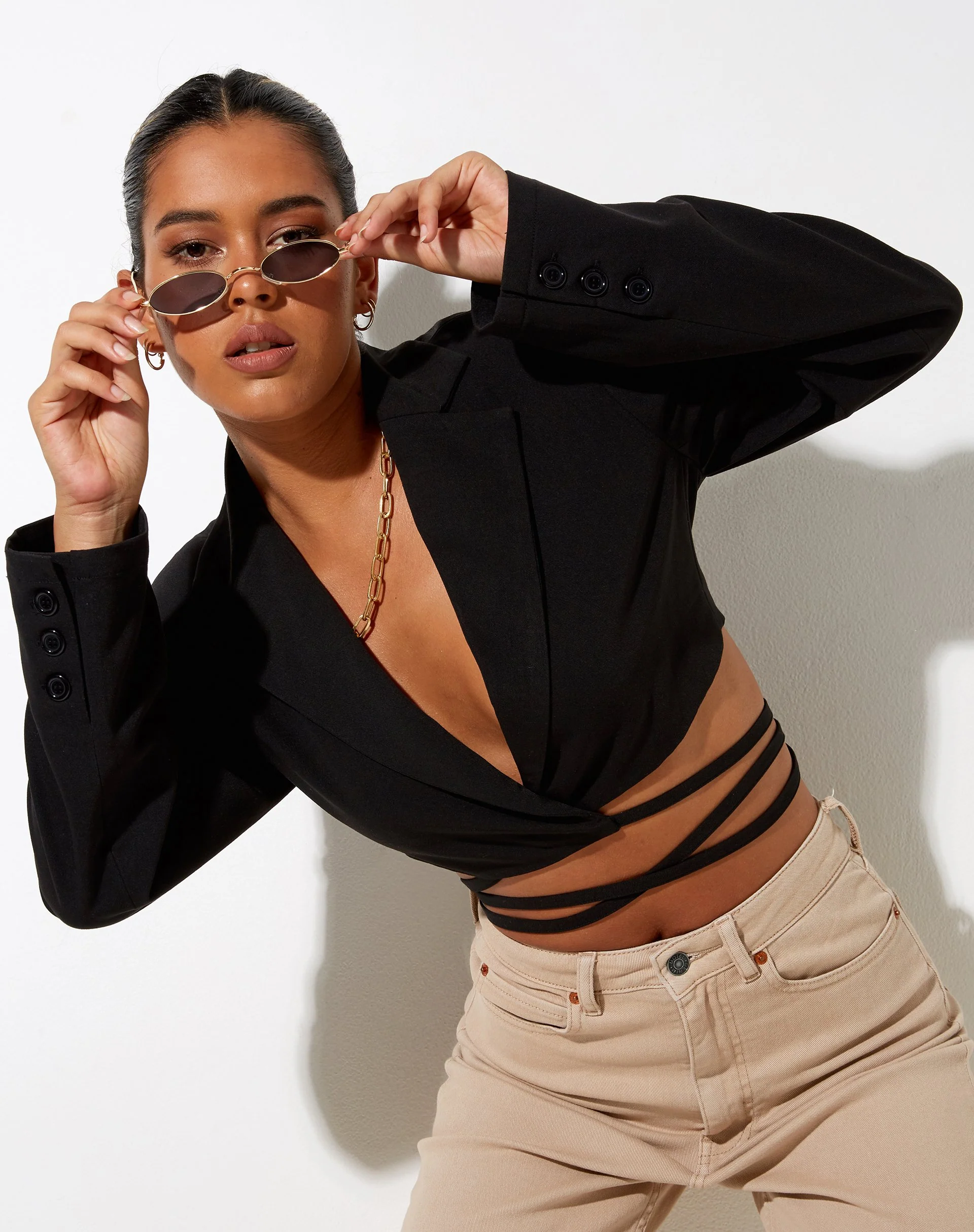 Notus Cropped Blazer in Schwarz - Image 2