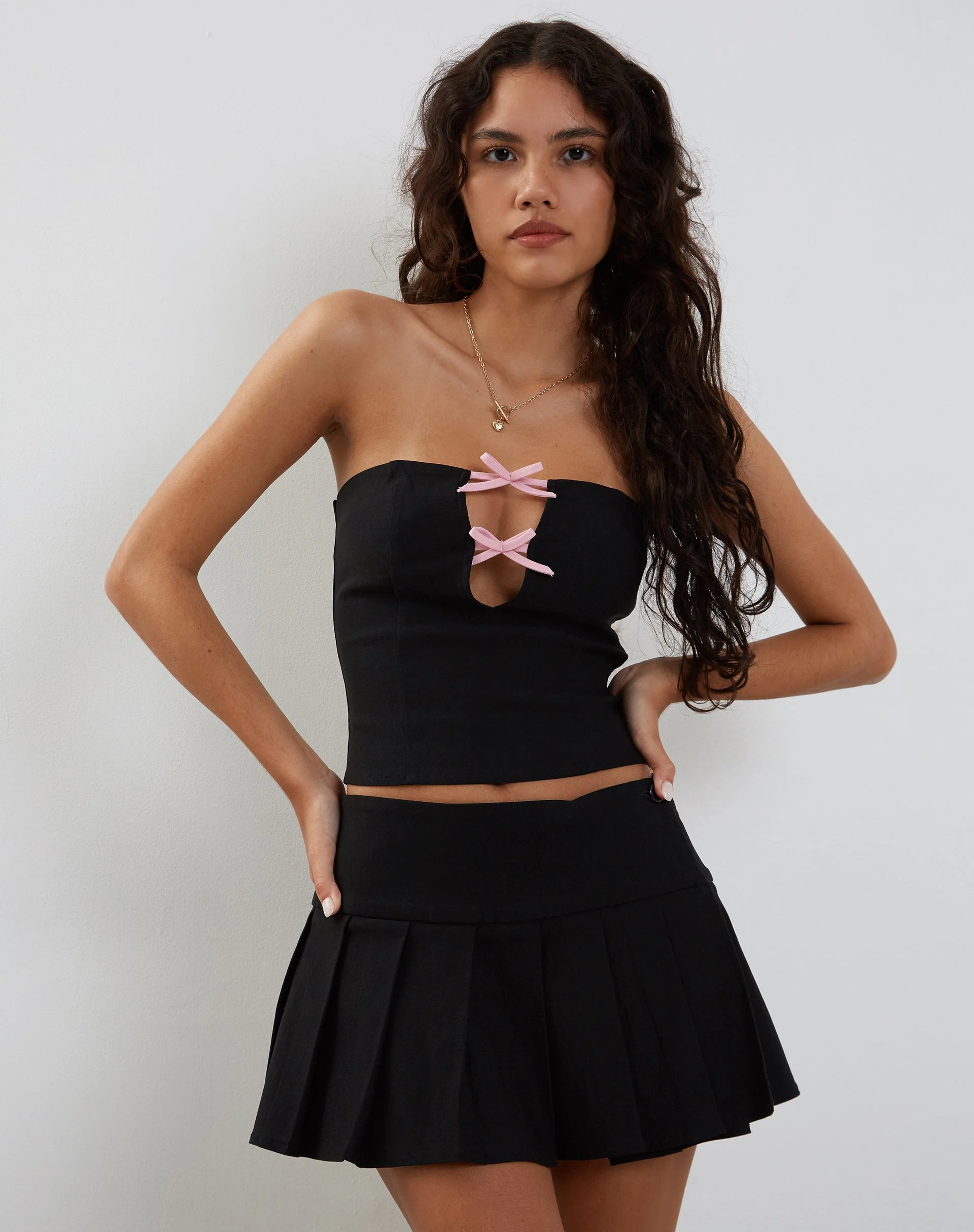 Novanto Bandeau-Top in Schwarz mit rosa Schleifen - Image 4