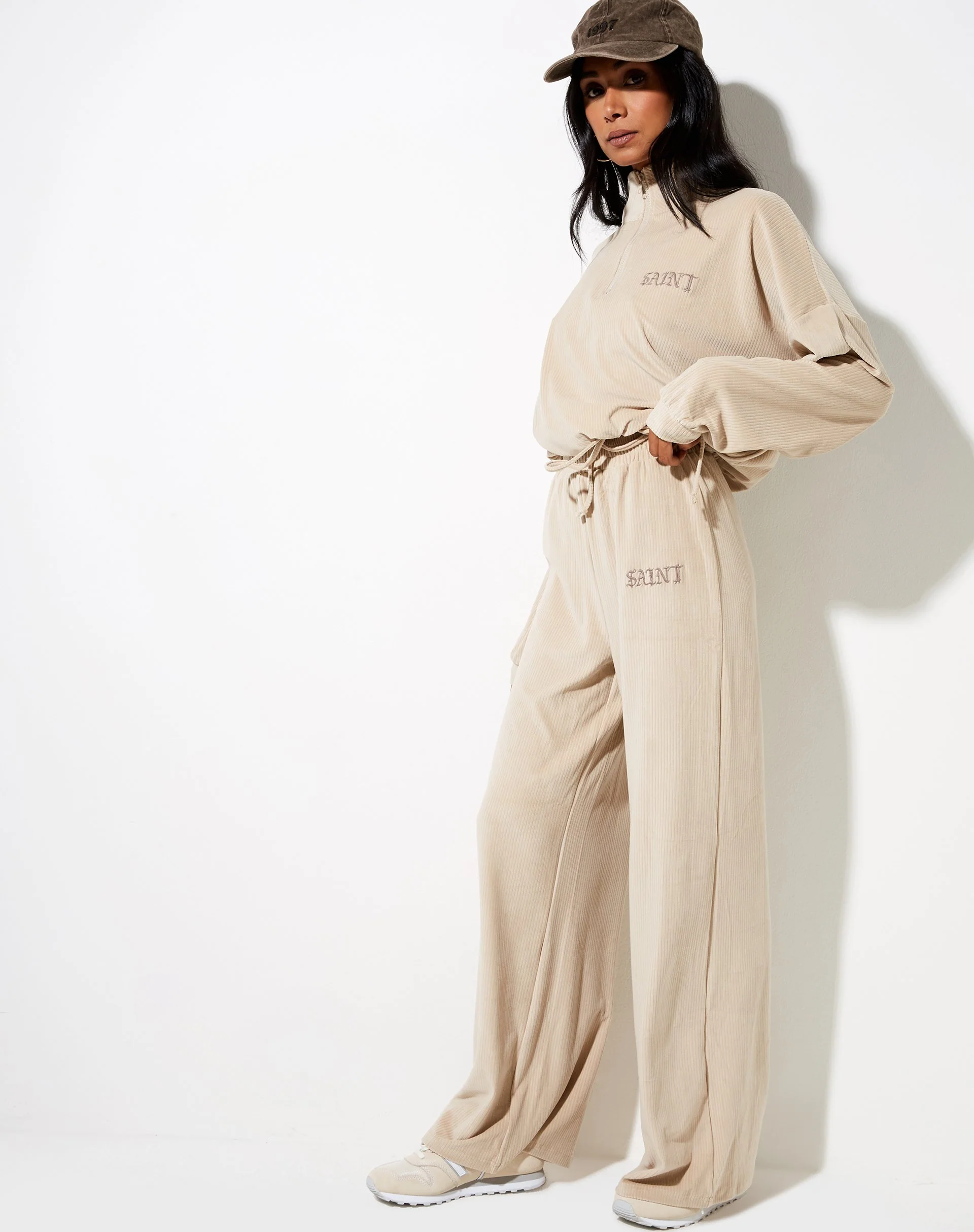 Obeli Hose in neutralem Beige 'Saint' Embro - Image 4