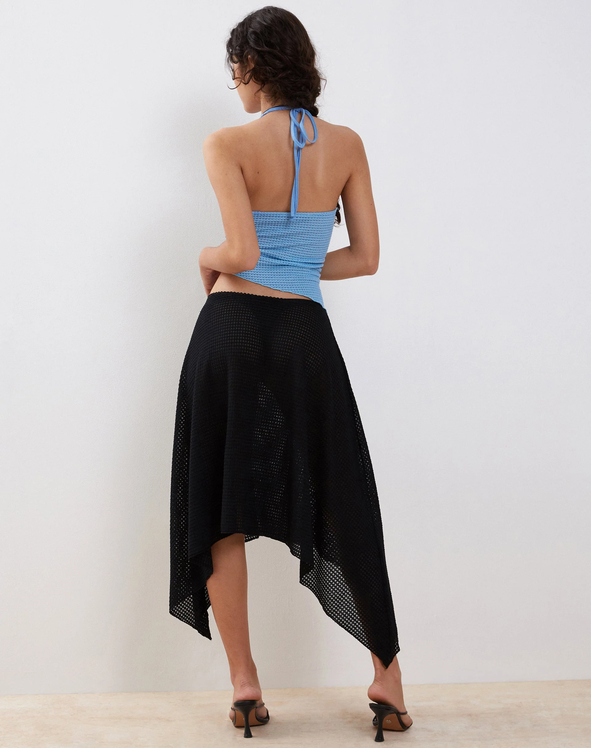 Oceane Neckholder-Top aus strukturiertem Häkelstoff in Blau - Image 5