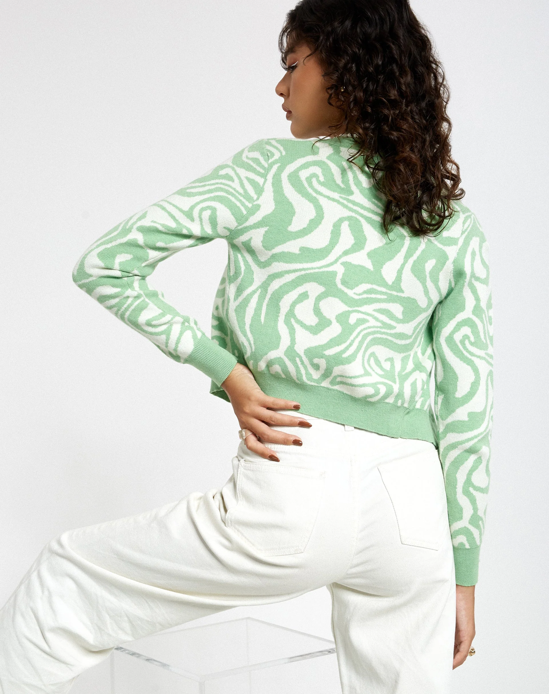 Odina Cardi in Knit Jagged Swirl Pfefferminz und Creme - Image 5