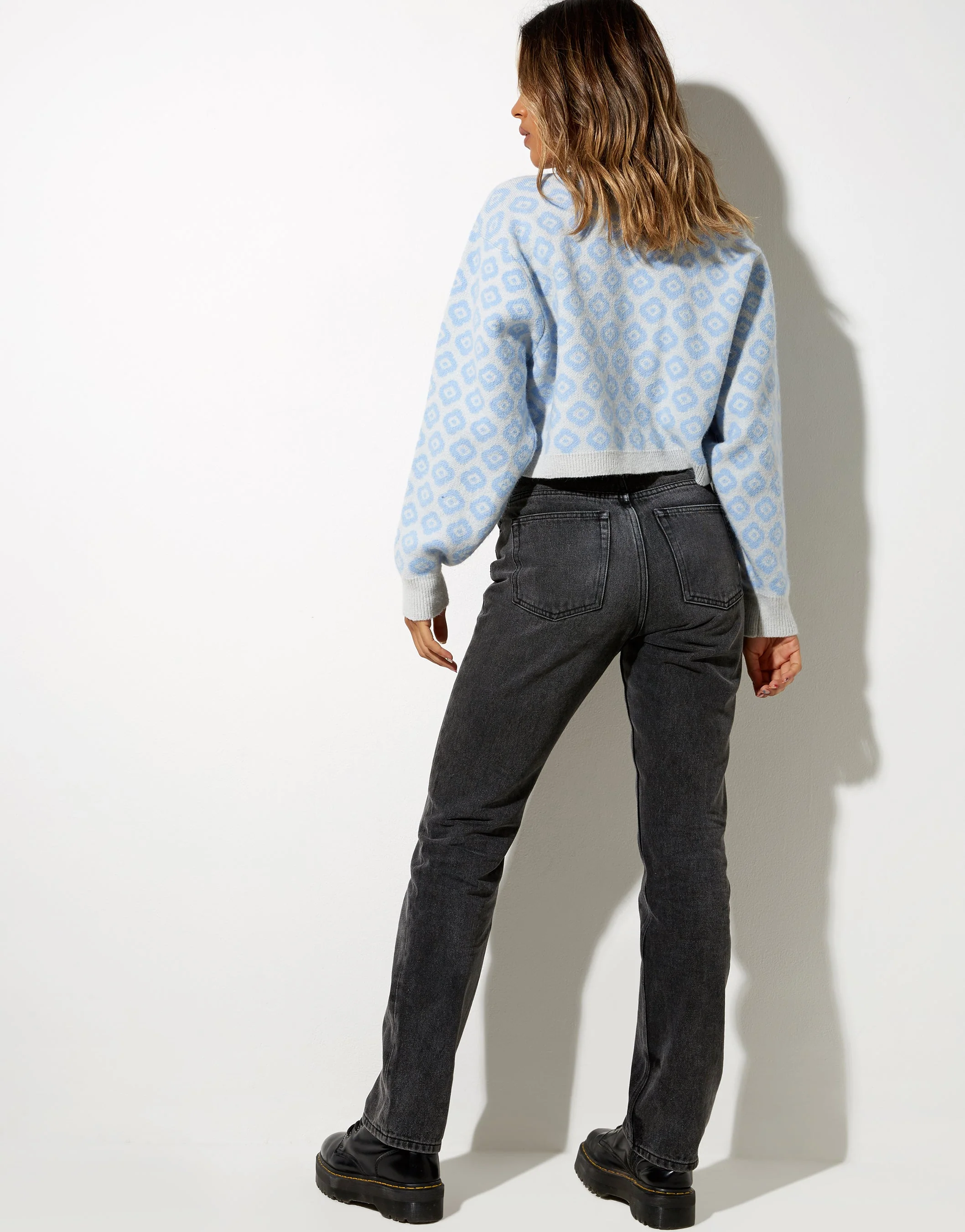 Olina Cropped Cardi aus Strick in Blau Daisy - Image 5