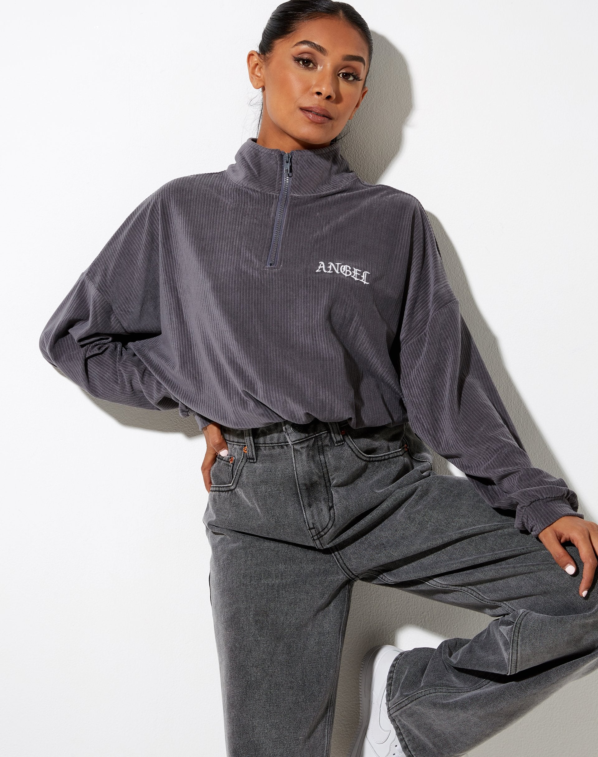 Olini Pullover aus anthrazitfarbener 'Angel'-Stickerei - Image 3