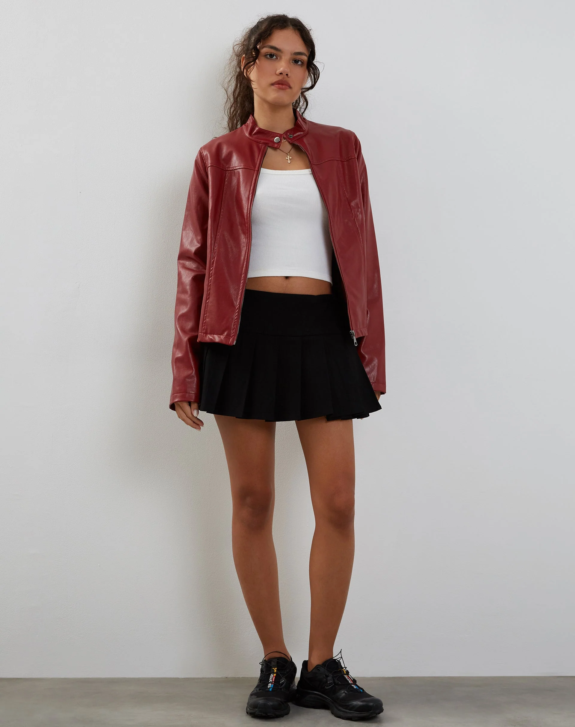 Olivia Jacke in PU Blutrot - Image 3