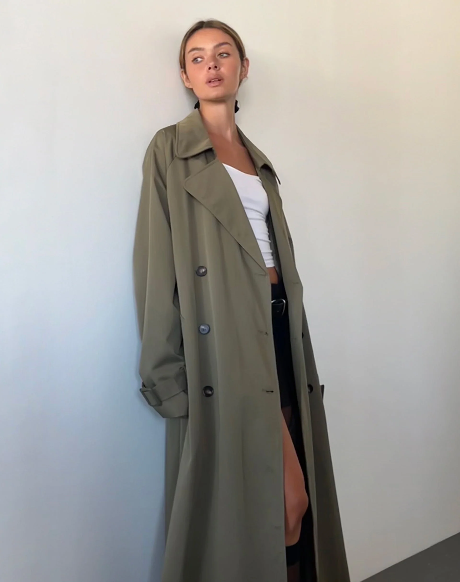 Orcati Trenchcoat in Khaki - Image 3