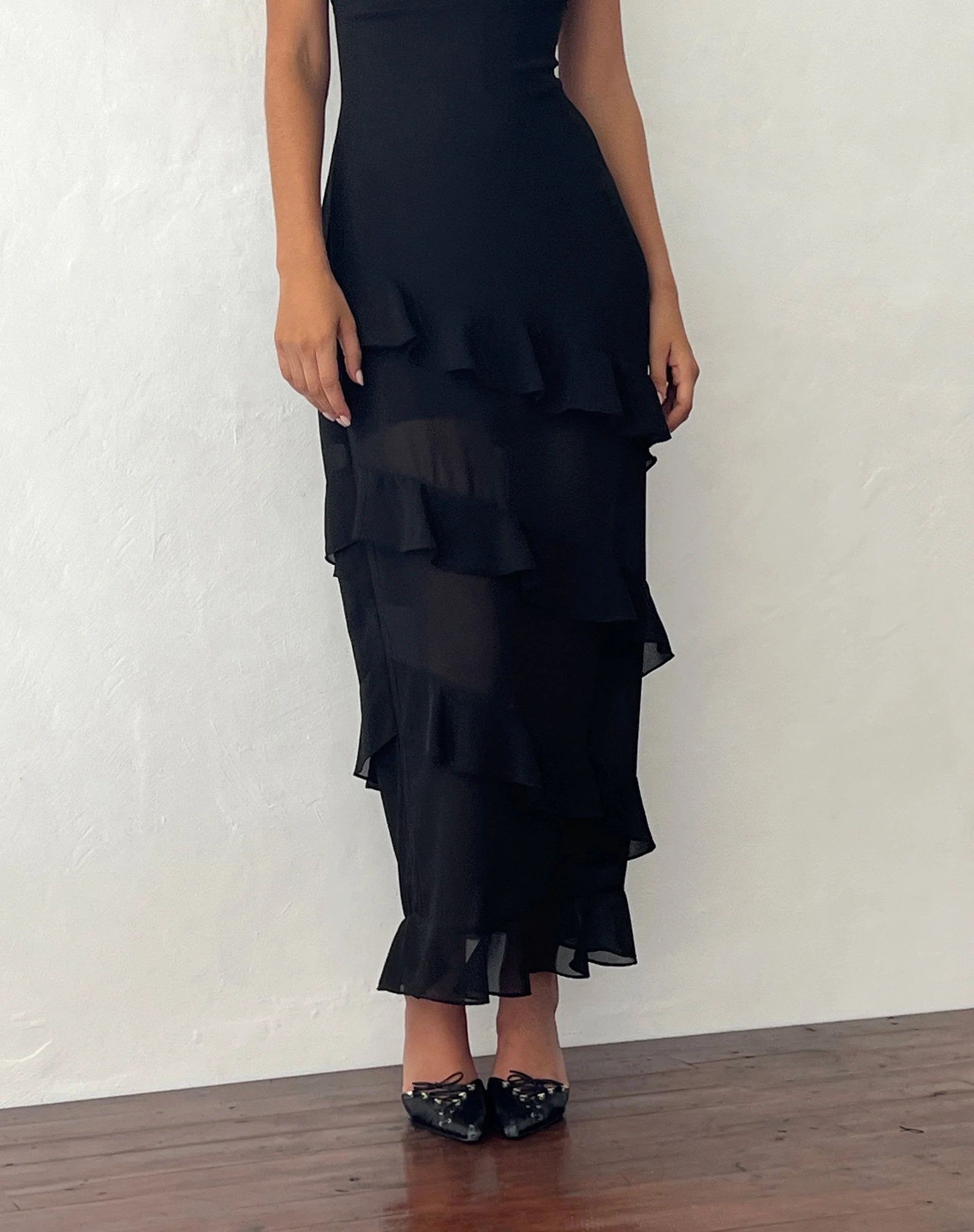 Otna Chiffon-Maxikleid mit Rüschenbesatz in Schwarz - Image 3