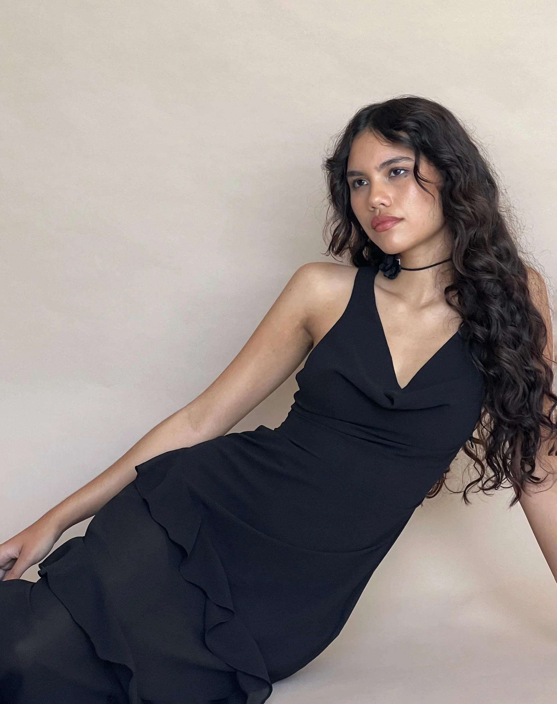 Otna Chiffon-Maxikleid mit Rüschenbesatz in Schwarz - Image 7