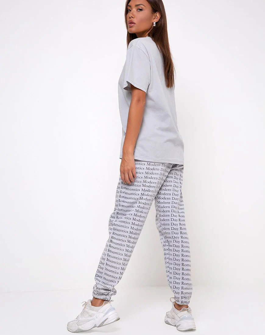 Oversize Basic Tee in Modern Day Romantics Grau - Image 4