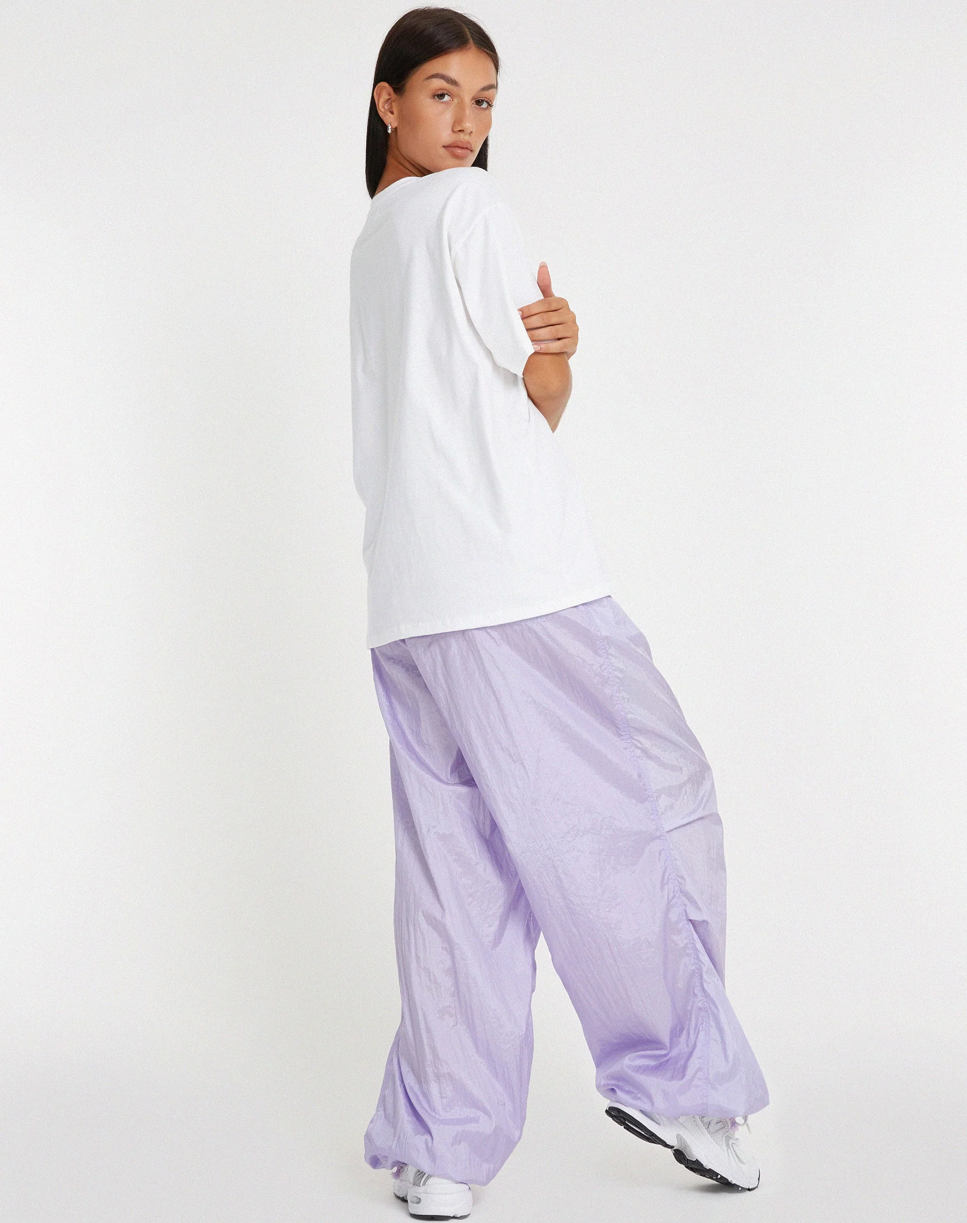 Oversize Basic Tee in Weiß Bite Me - Image 4