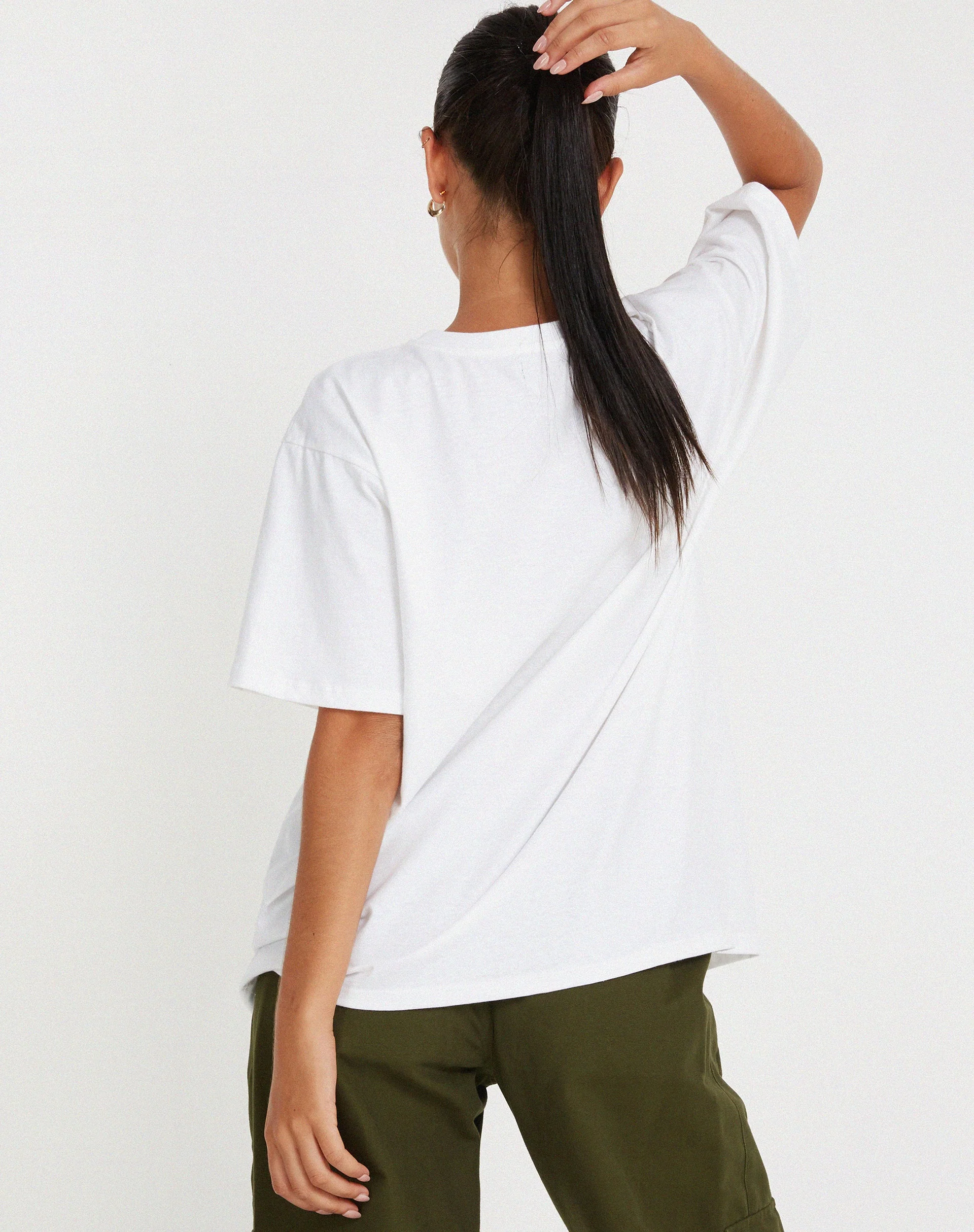 Oversize Basic Tee in Weiß Motel Angel - Image 2