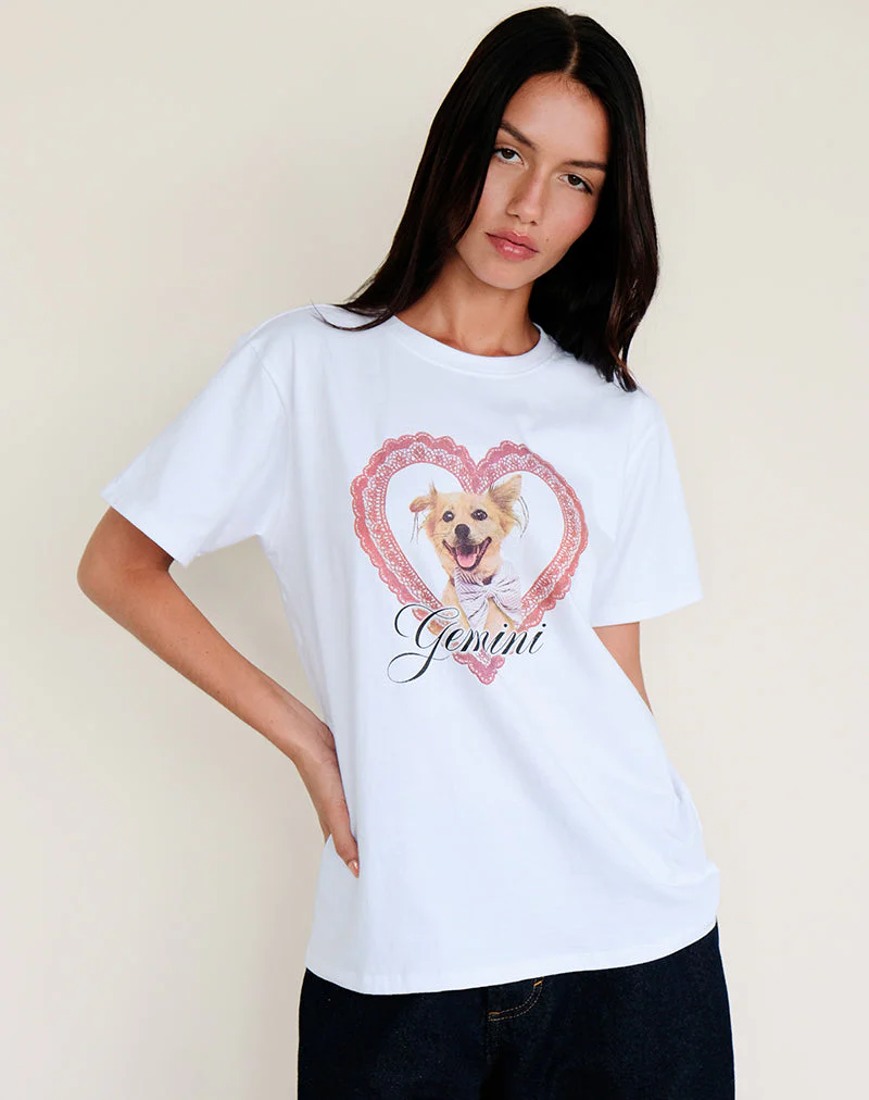 Oversize Basic Tee in Weiß mit Gemini Motel Pet Print - Image 3