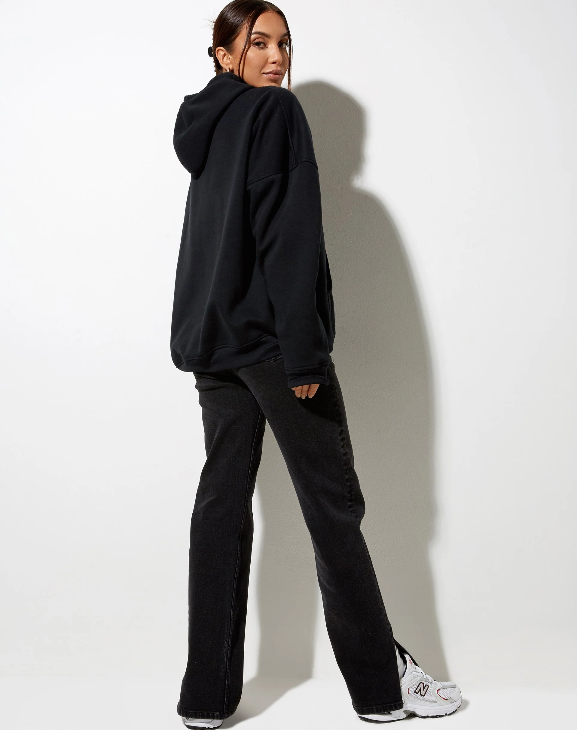 Oversize-Kapuzenpullover in Schwarz 'Angel Energy' Hellrote Stickerei - Image 4
