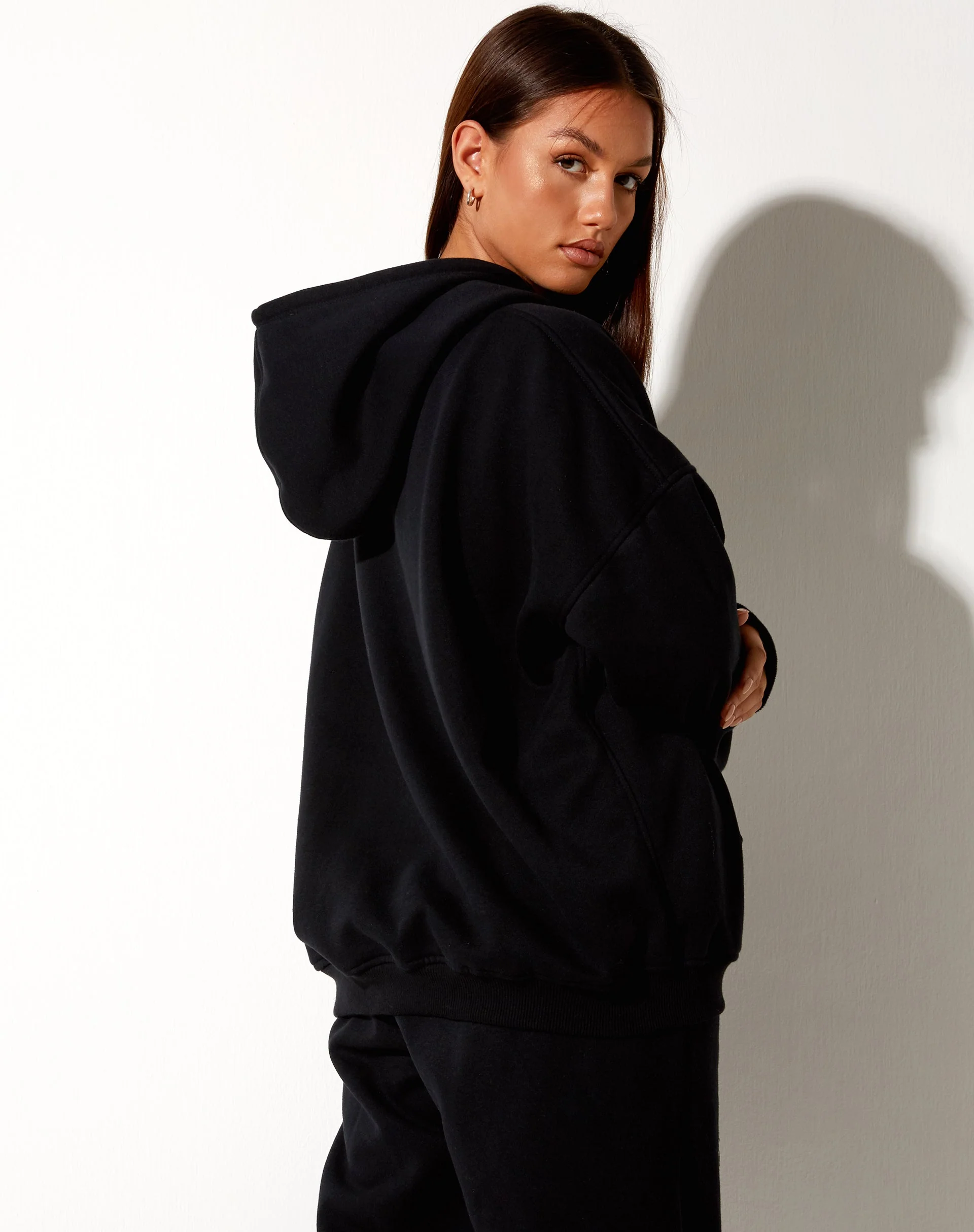Oversize-Kapuzenpullover in Schwarz Utopia - Image 4