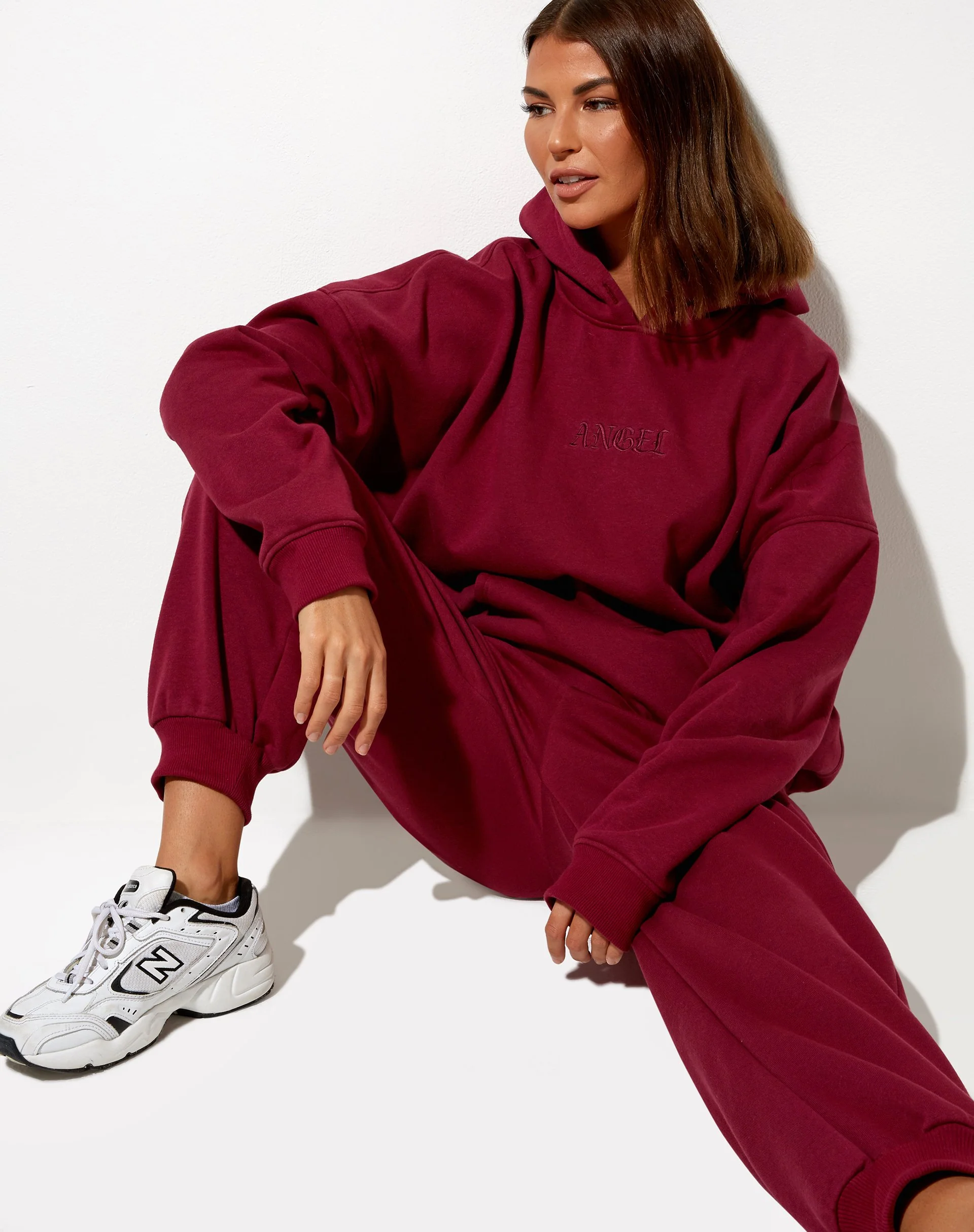 Übergroßer Kapuzenpullover mit burgunderfarbener 'Angel'-Stickerei - Image 3