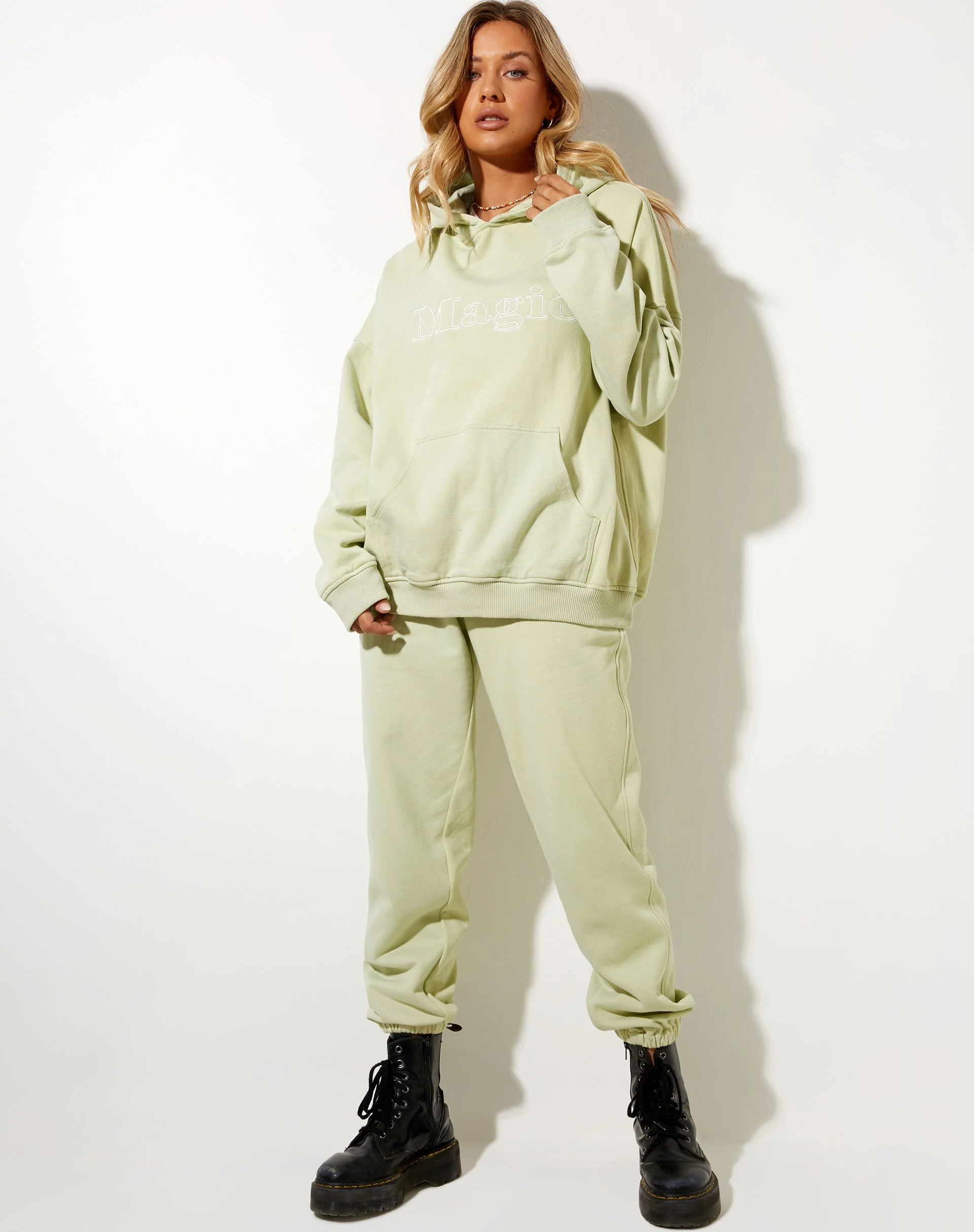 Oversize-Kapuzenpullover in Grün mit Graffiti-Magie-Stickerei - Image 6