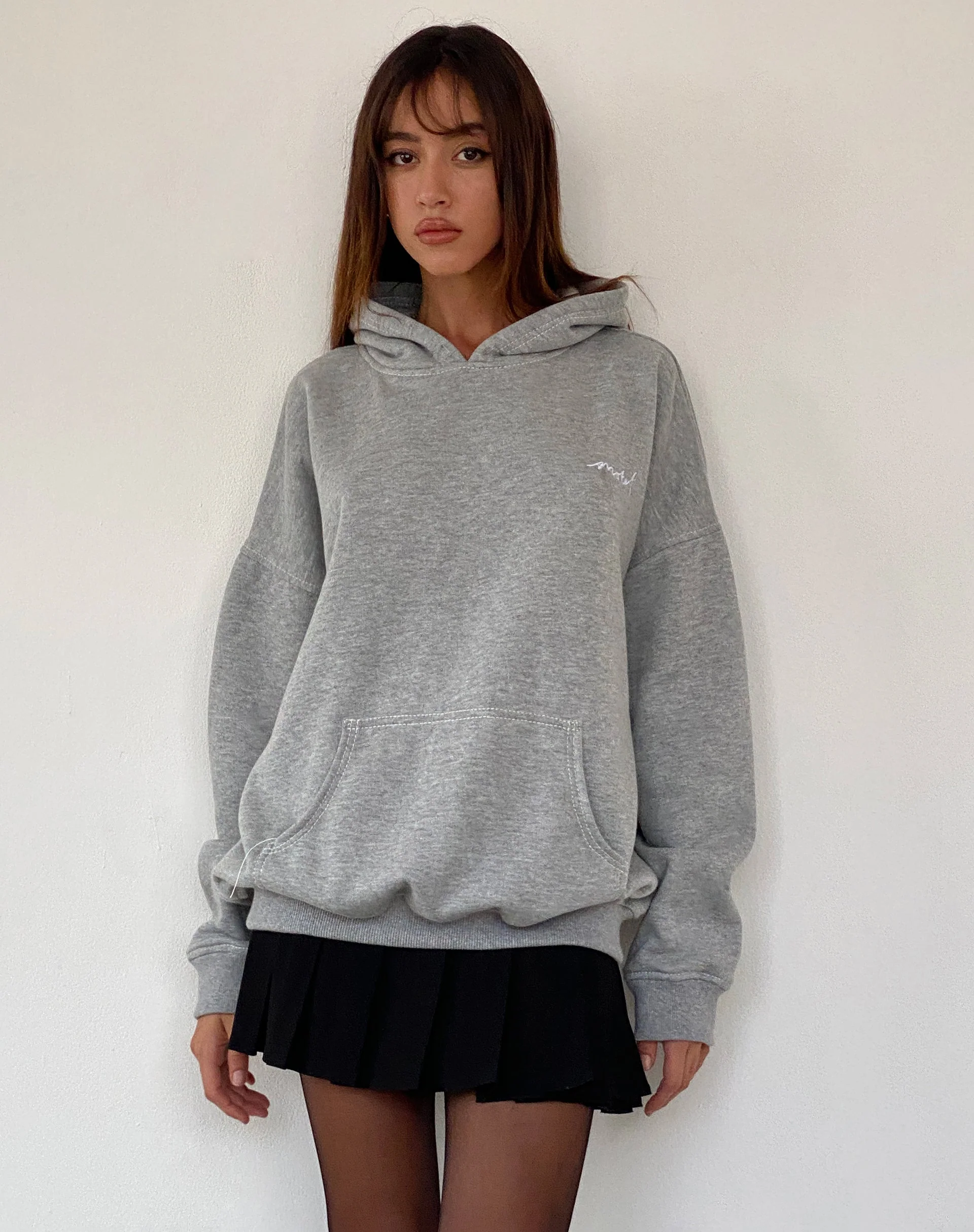 Oversize-Kapuzenpulli aus grauem Mergel mit Motel-Kritzel-Stickerei - Image 2
