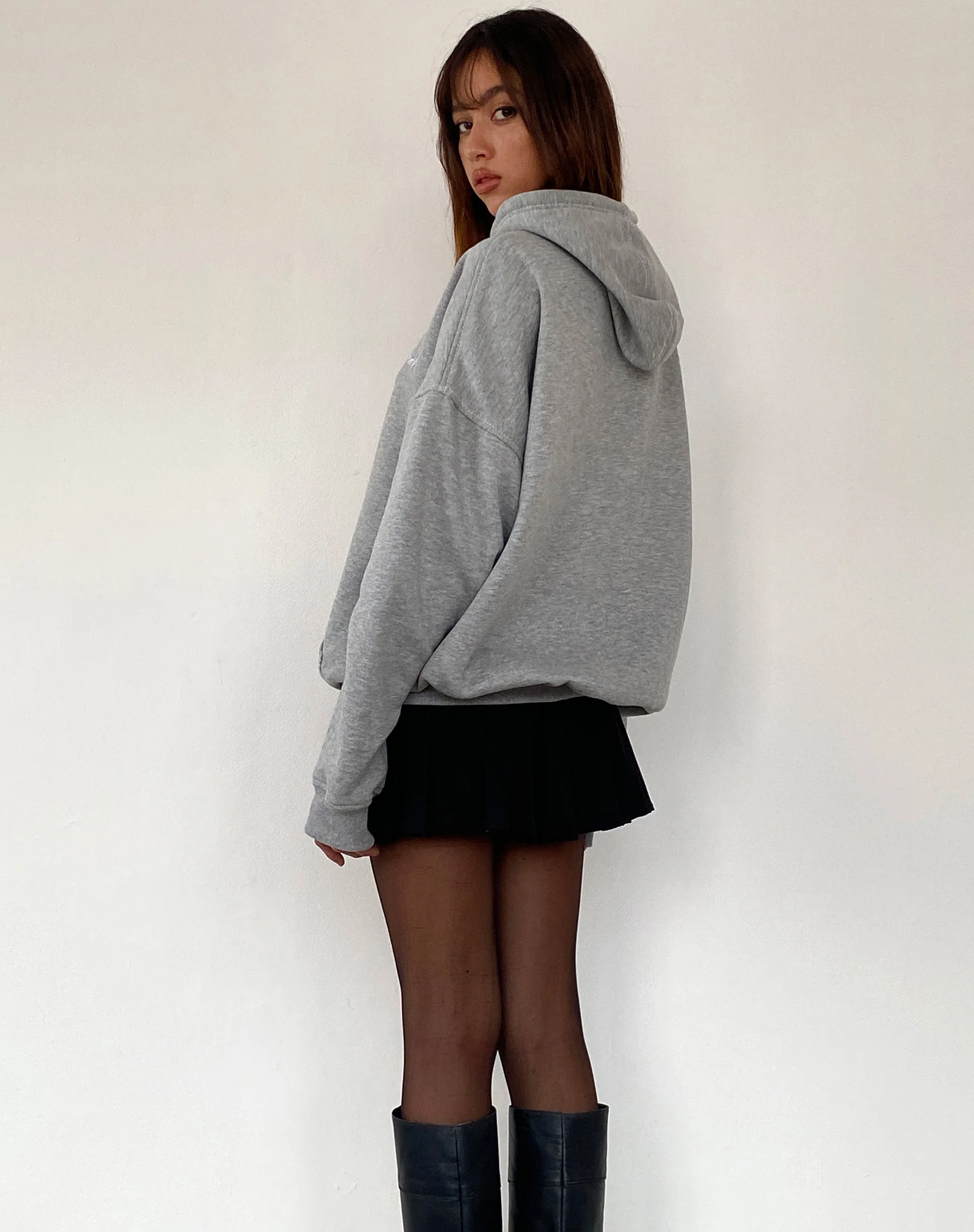Oversize-Kapuzenpulli aus grauem Mergel mit Motel-Kritzel-Stickerei - Image 5