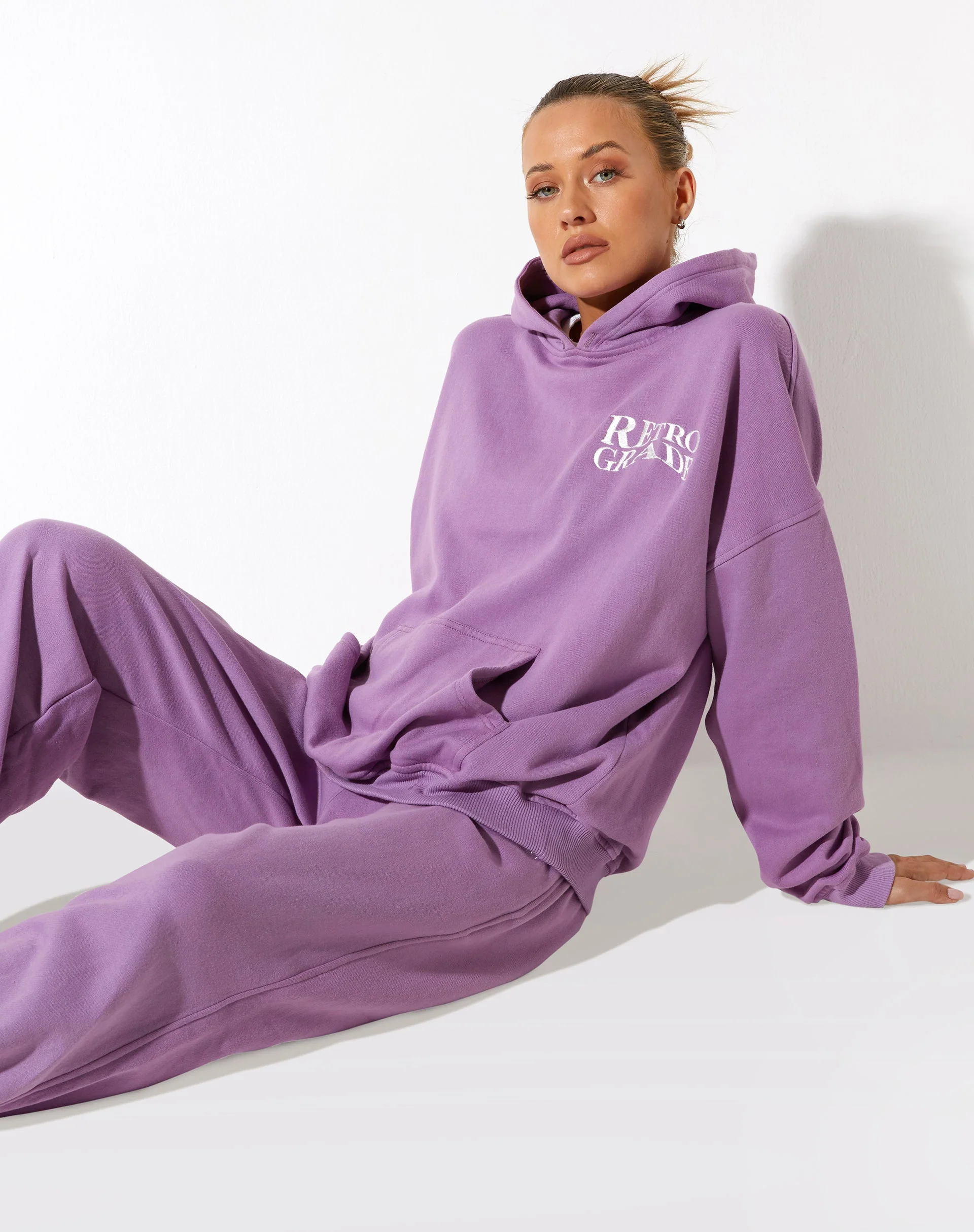 Übergroßer Kapuzenpullover in Lavendel Retro Grade Embro - Image 4