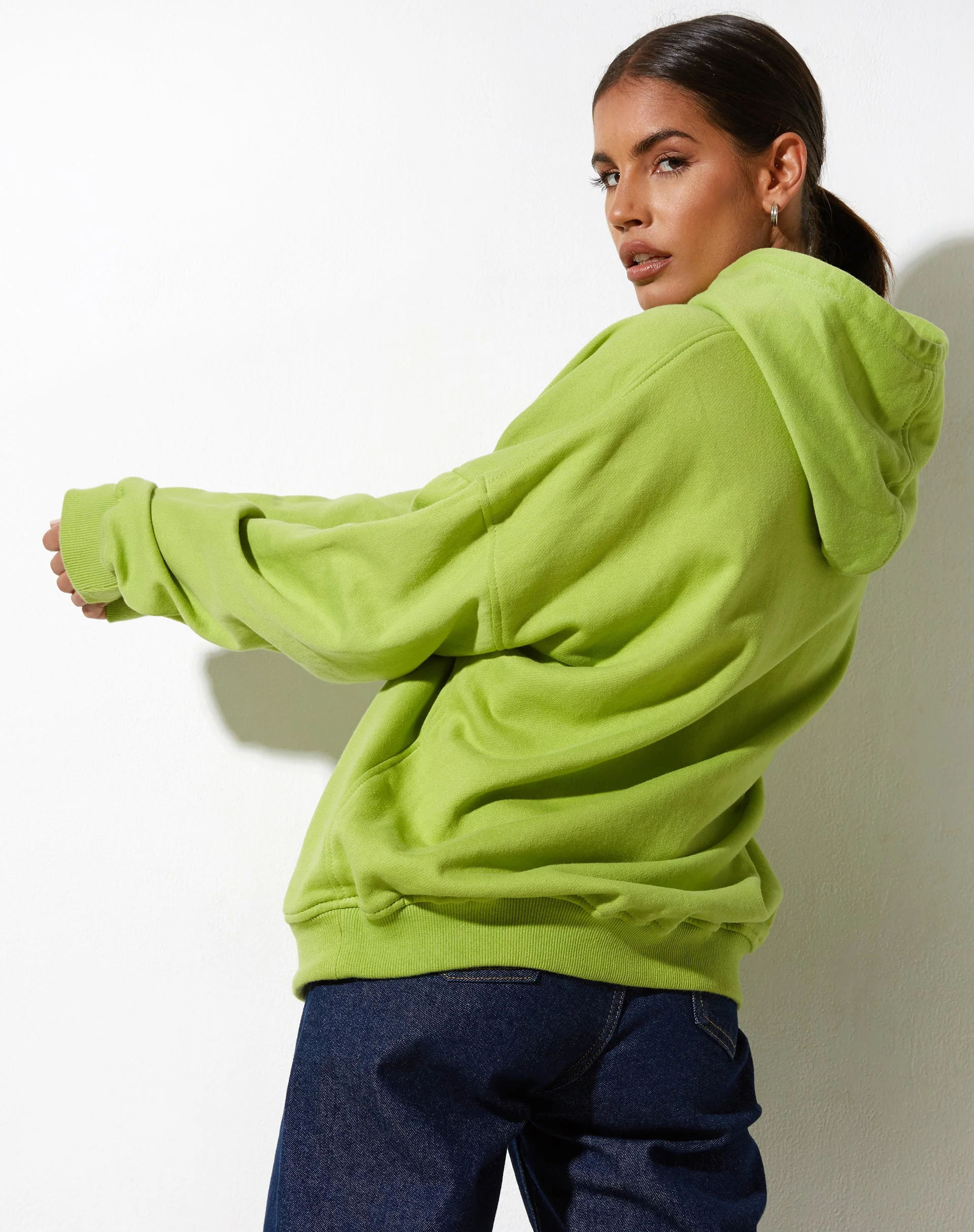 Oversize-Kapuzenpulli in Blattgrün Verschiedene Stickereien Weiß - Image 3