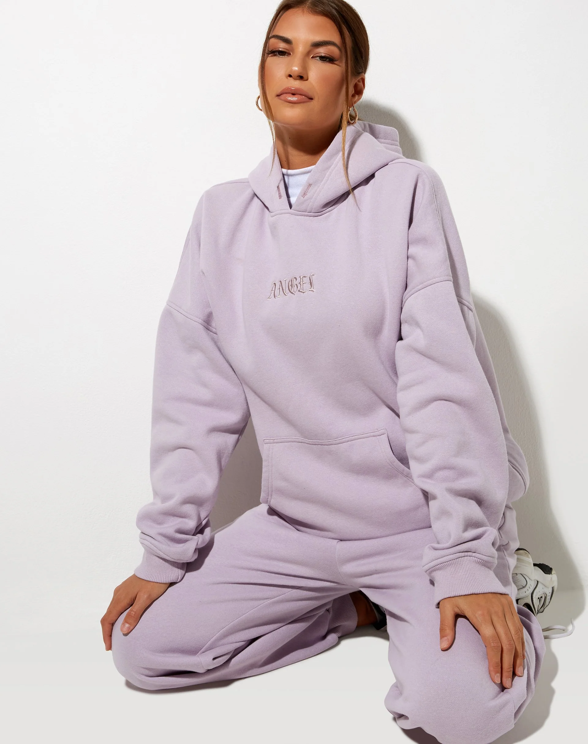 Kapuzenpullover in Übergröße mit violetter 'Angel'-Stickerei