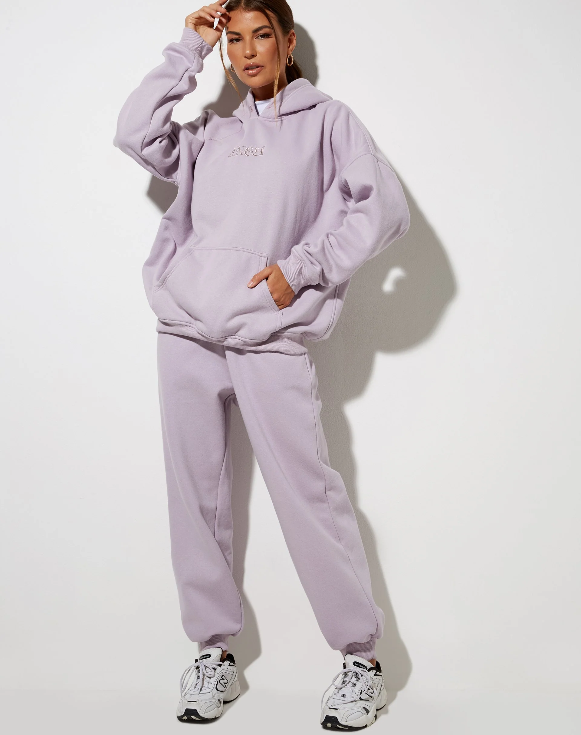 Kapuzenpullover in Übergröße mit violetter 'Angel'-Stickerei - Image 3