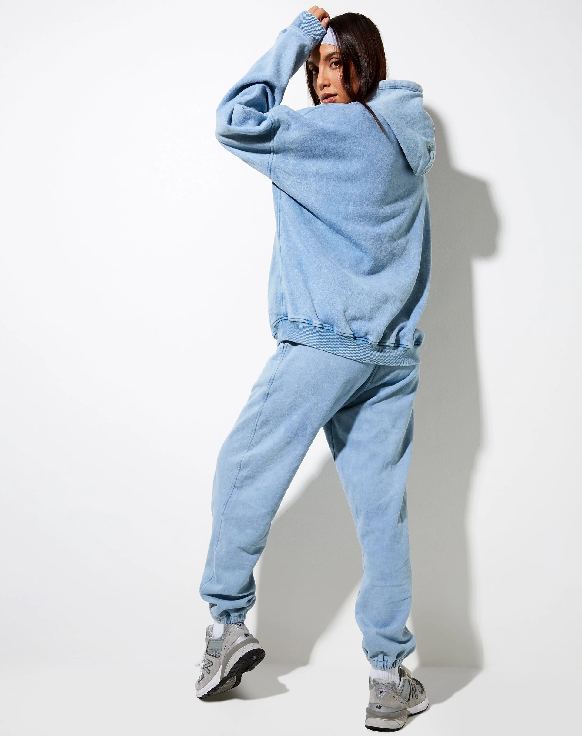 Oversize-Kapuzenpulli aus gewaschenem Blau mit 'Angel Energy'-Flügeln - Image 2