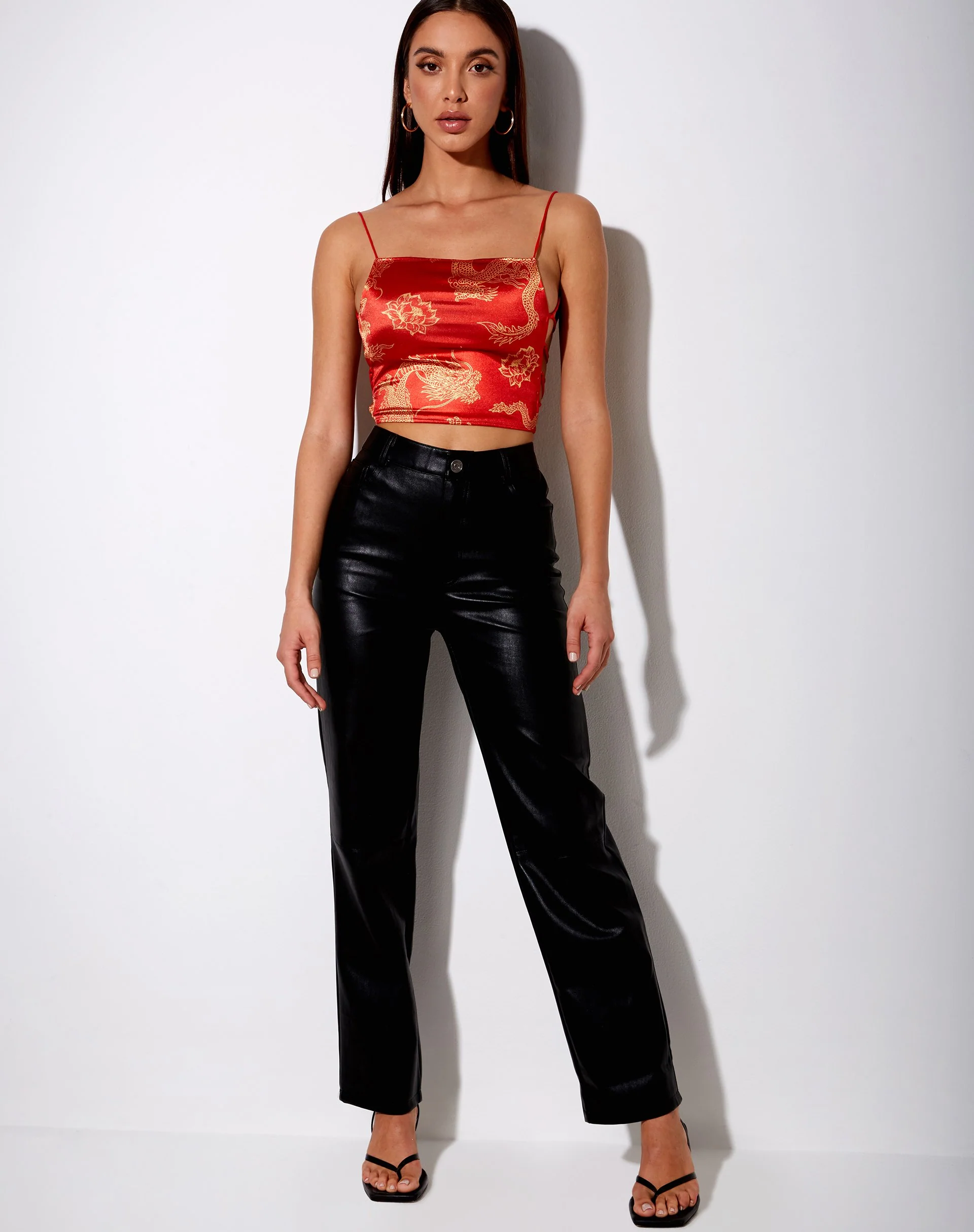 Ozka Crop Top in Drachenblume Rot und Gold - Image 3