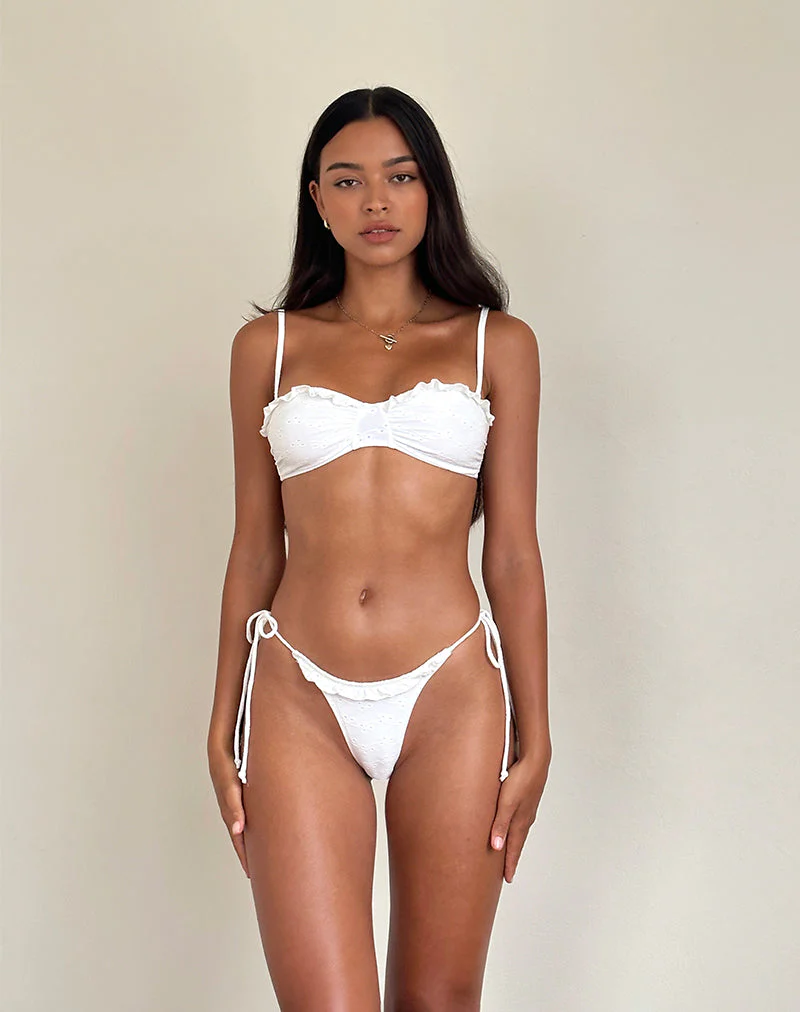 Pafriza Bikinioberteil mit Rüsche in Broderie Weiß - Image 4