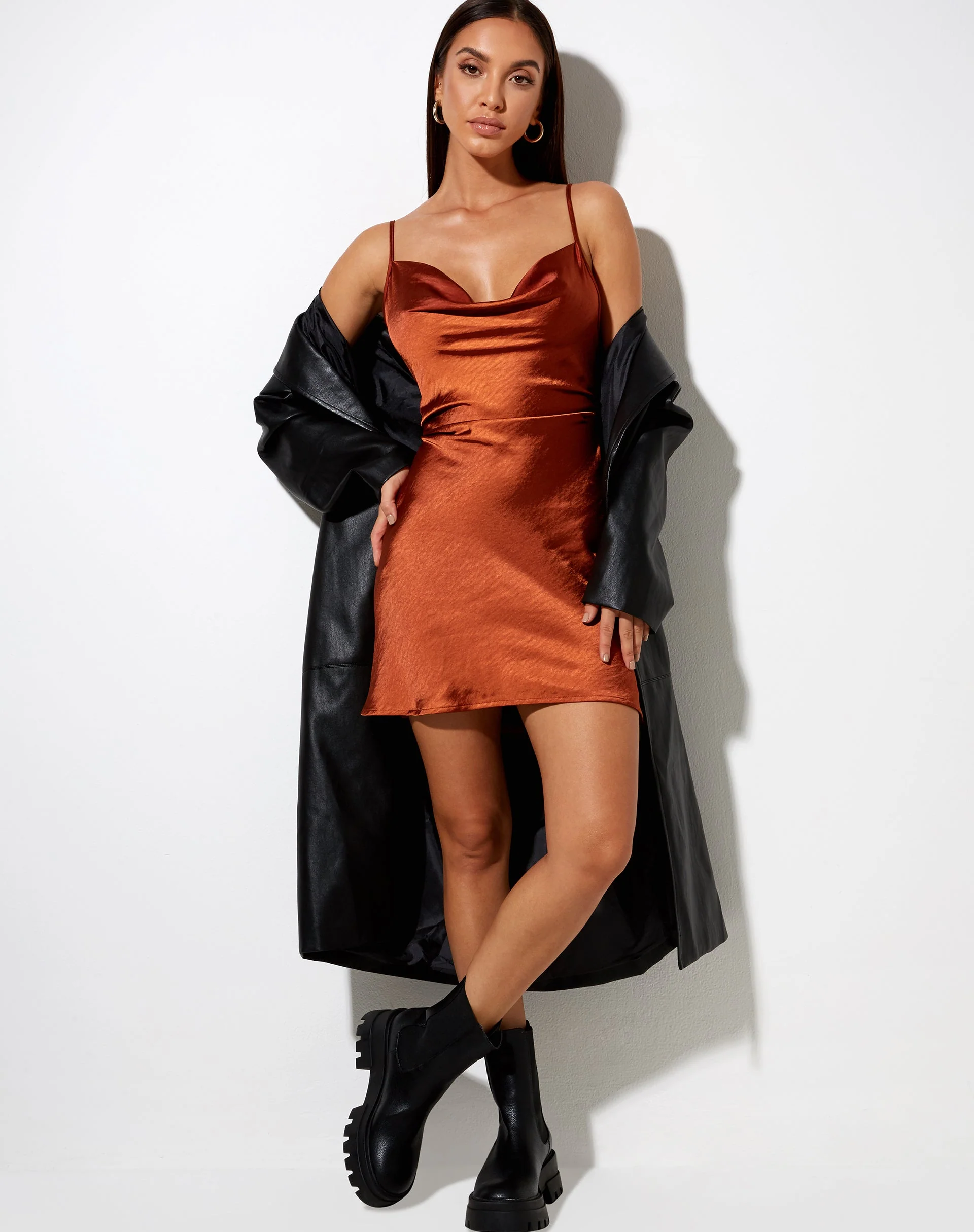 Paiva Slip-Kleid aus Satin Ziegelstein - Image 2