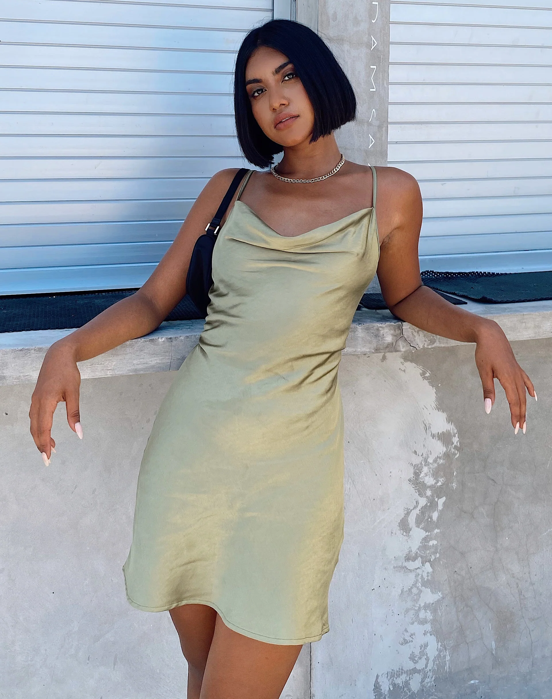 Paiva Slip-Kleid aus Satin Olive - Image 6