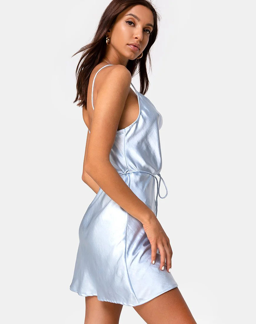 Paiva Kleid aus Satin in Puderblau - Image 3