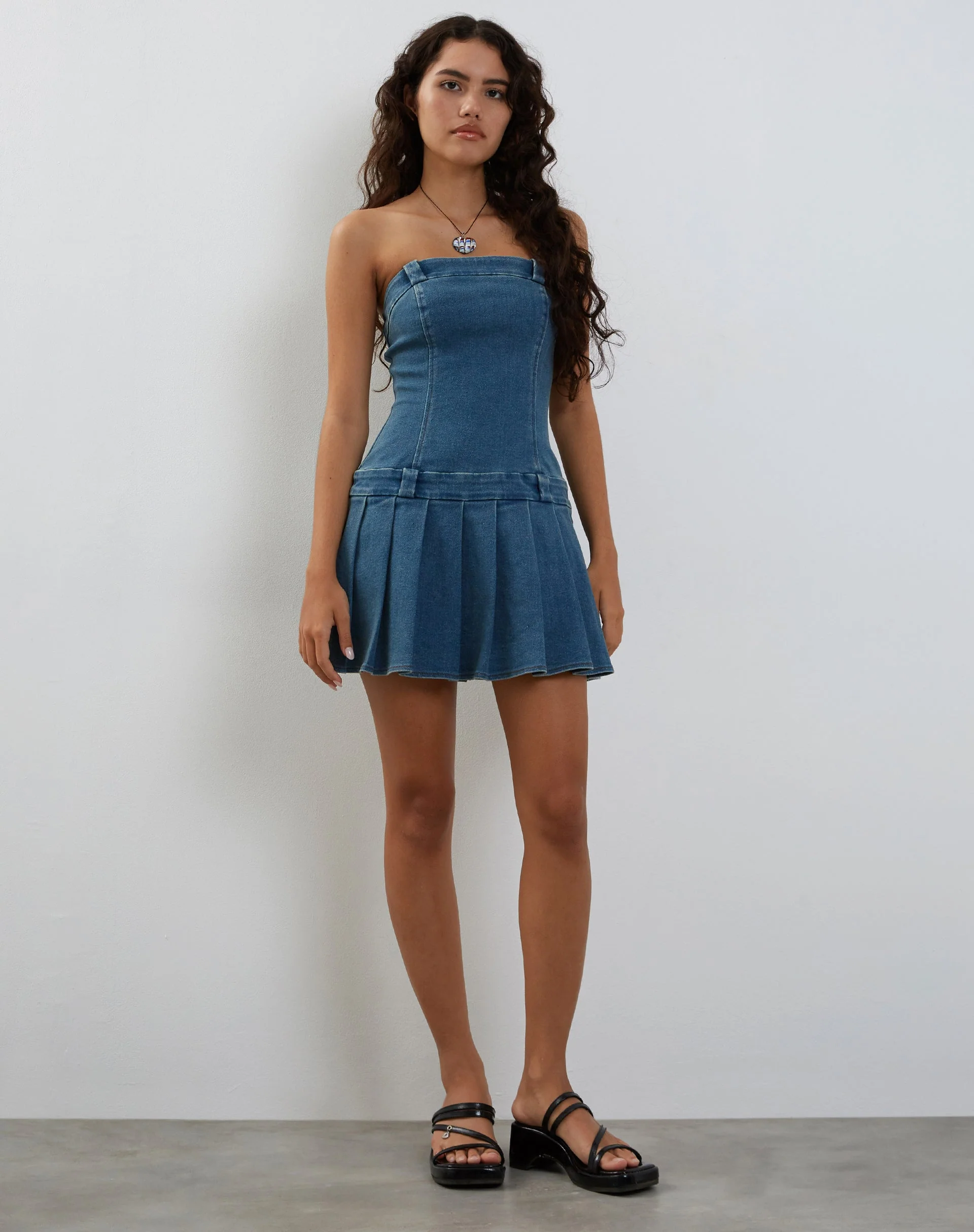 Pajaya Denim Bandeau-Minikleid in blauer Waschung - Image 3