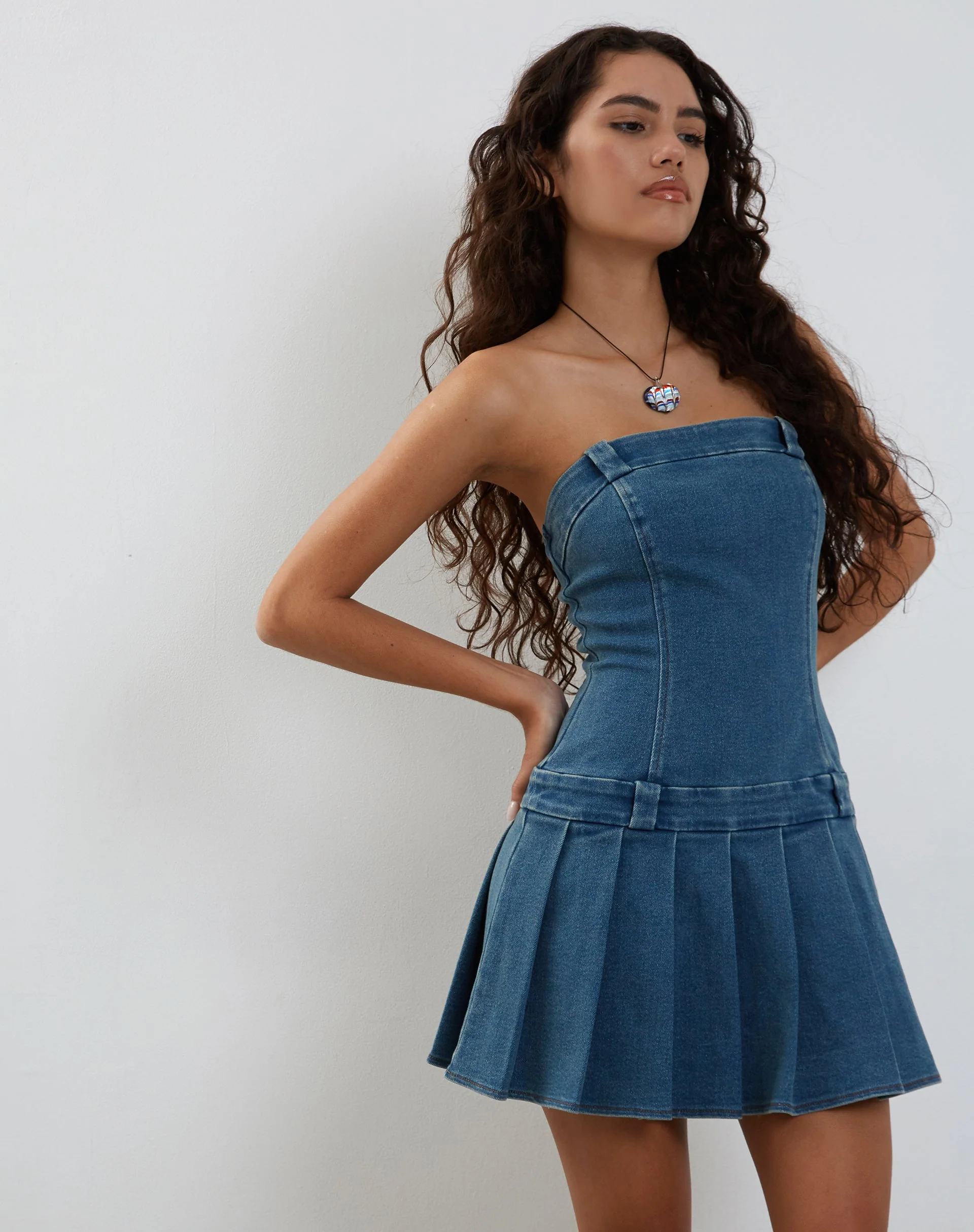 Pajaya Denim Bandeau-Minikleid in blauer Waschung - Image 5