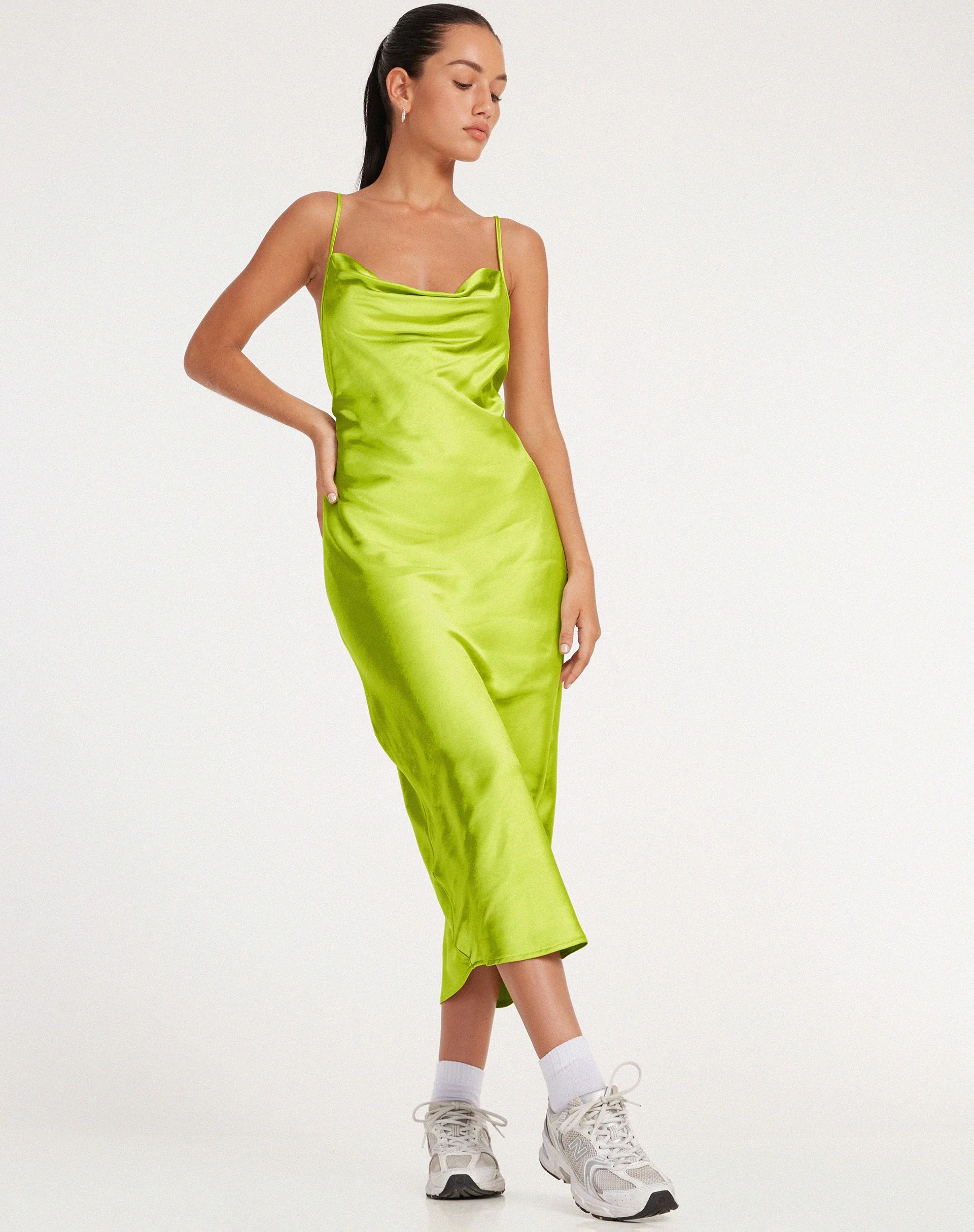 Palasha Midikleid aus Satin lindgrün
