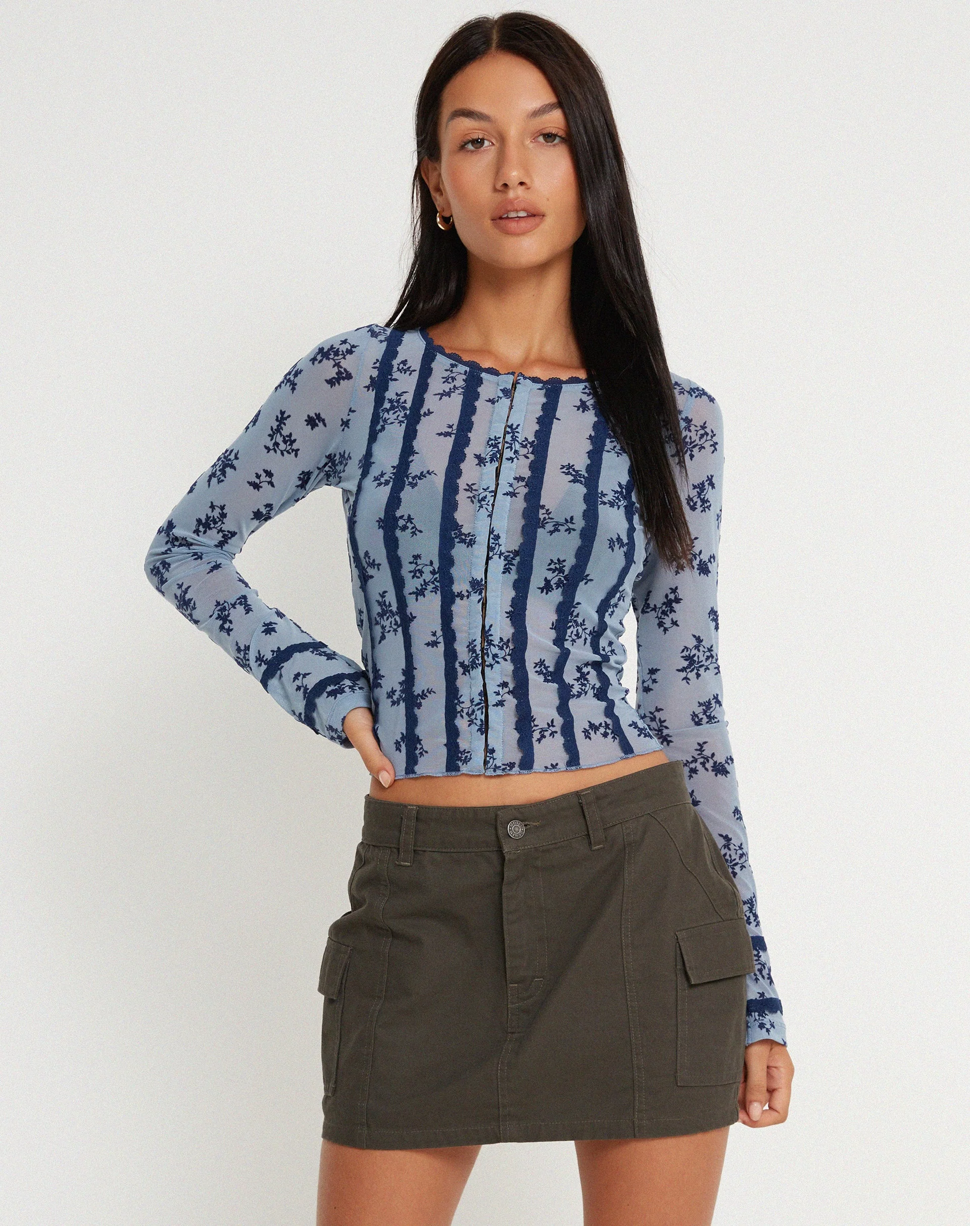 Panca Mesh Cardi in Hellblau Schwarz Botanik Beflockung - Image 3