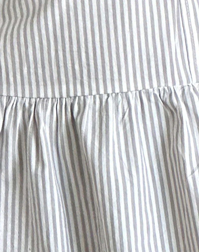 Panja Mini-Halterkleid mit kleinen vertikalen Streifen in Grau - Image 5